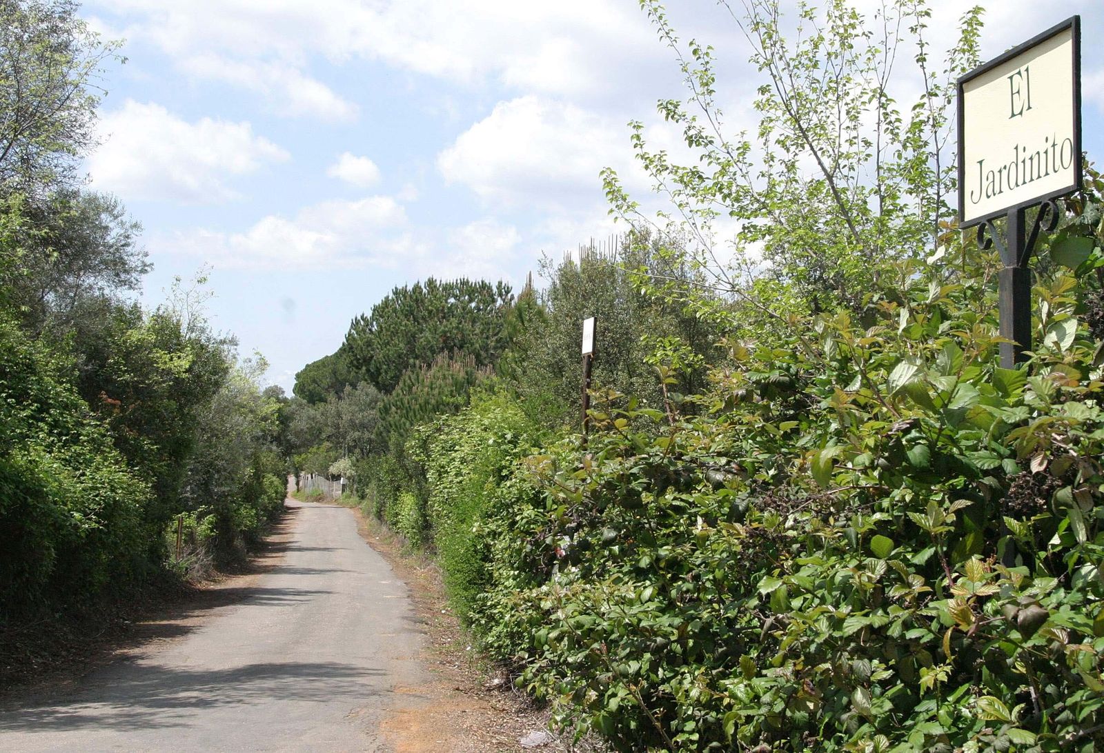 Acceso a la parcelación El Jardinito.