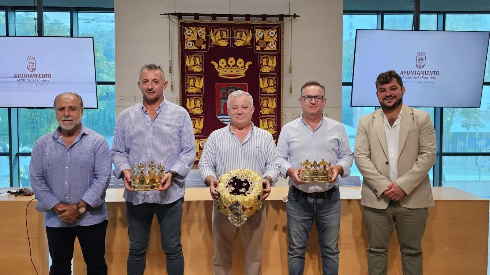Presentación de los Reyes Magos, con los responsables municipales. Presentación de los Reyes Magos, con los responsables municipales.