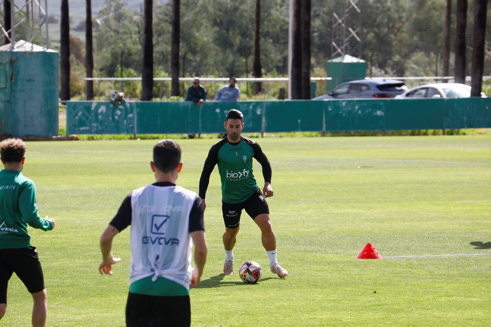 Las mejores fotos de un entrenamiento del Córdoba CF con notable presencia de su afición