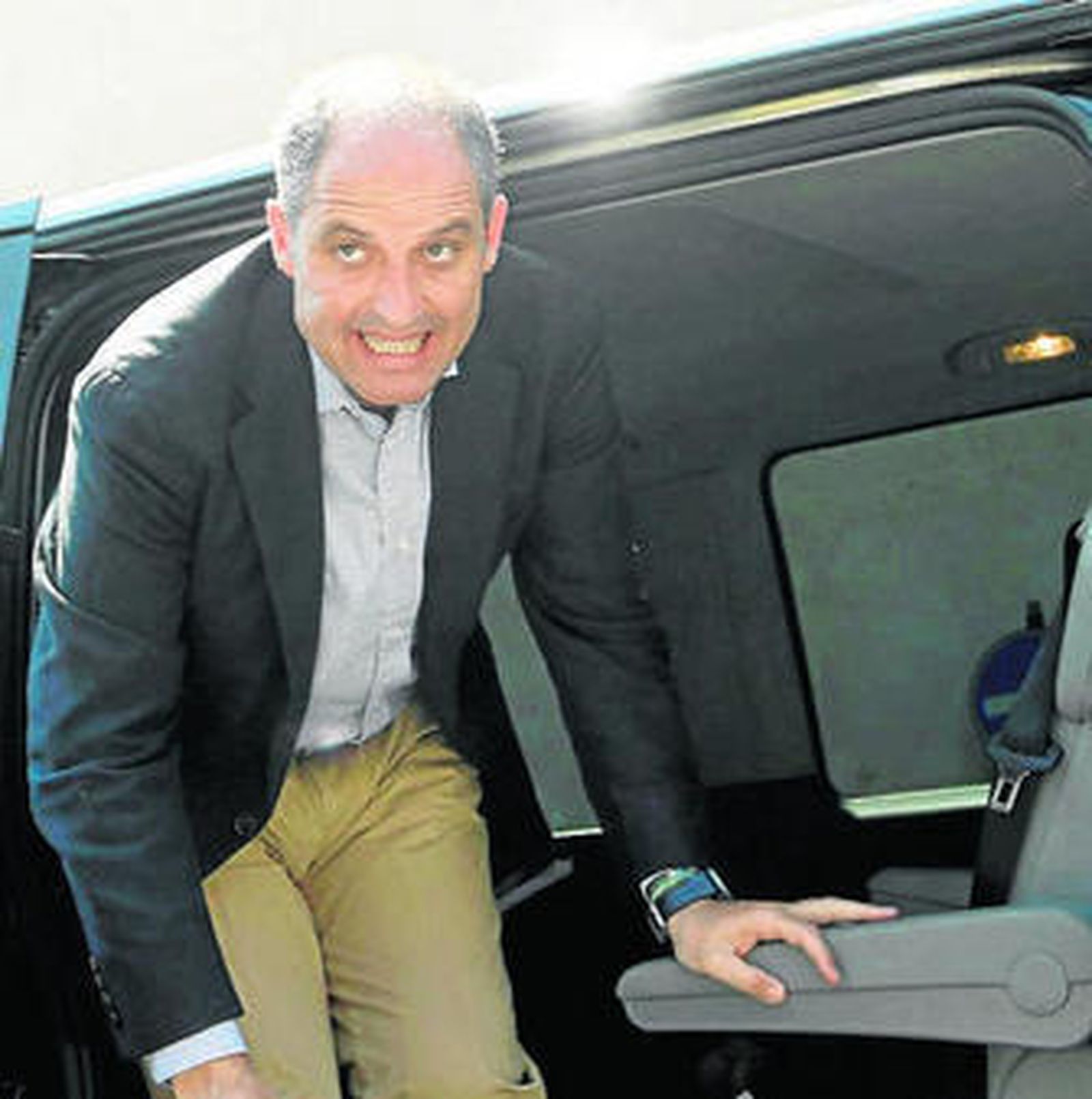 Aguirre, Arenas y Gallardón hacen fila para felicitar a De Cospedal, ante  Rajoy.