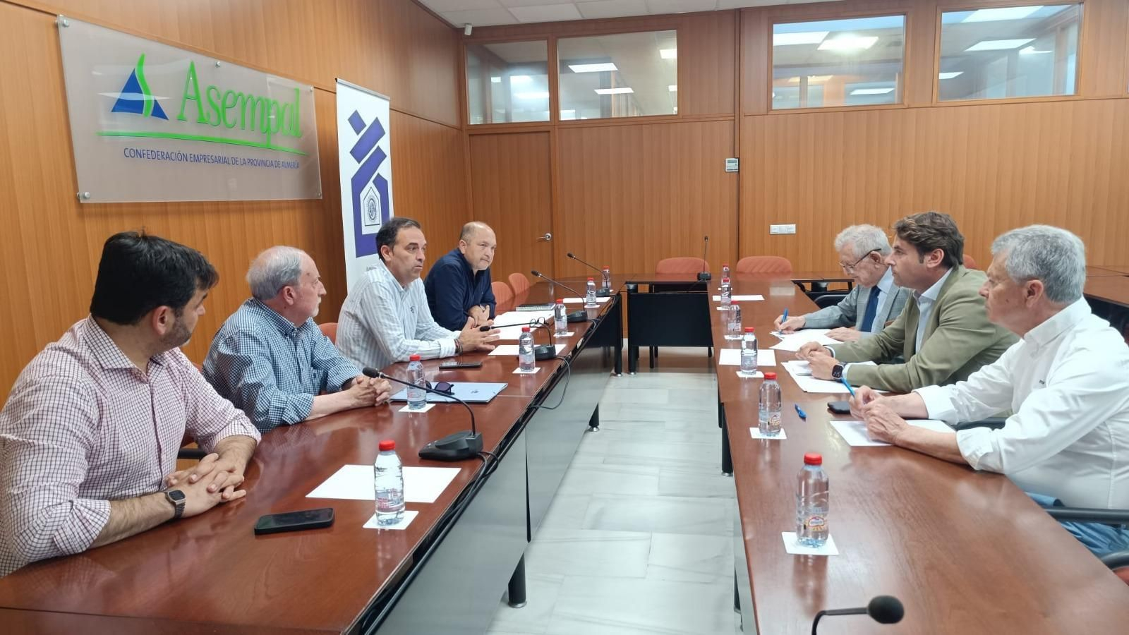 Reunión del alcalde de Antas con empresarios en Asempal.