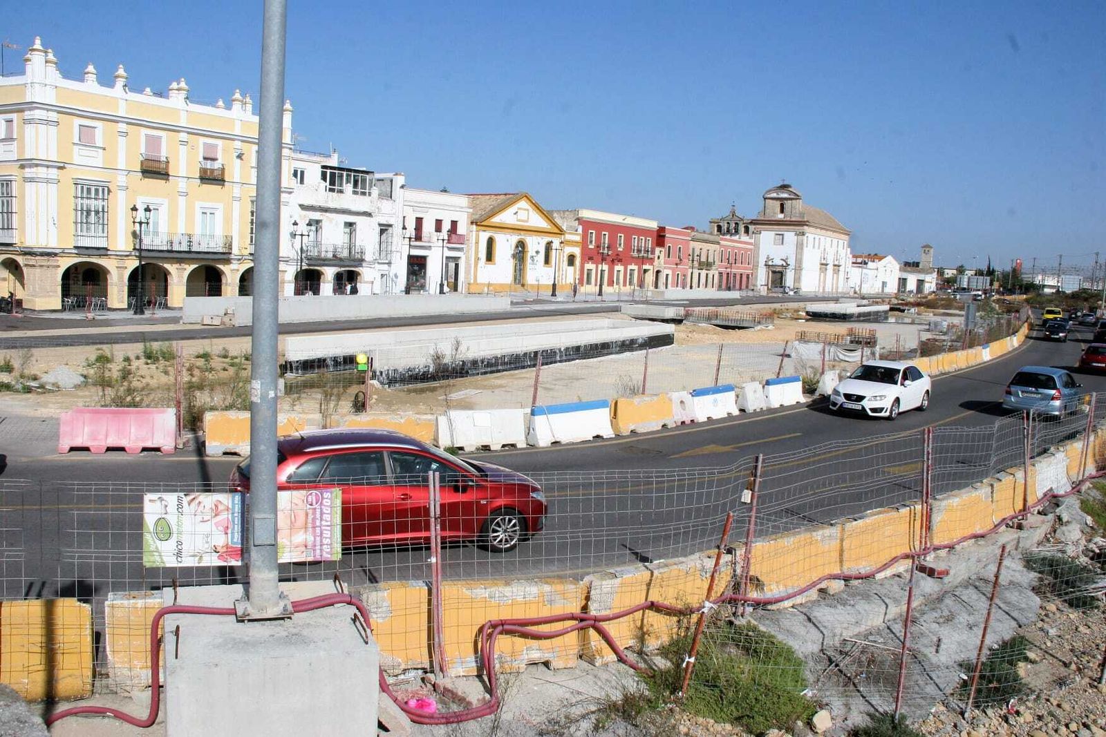 Las obras del frustrado aparcamiento de Pozos Dulces siguen a la espera de una solución.