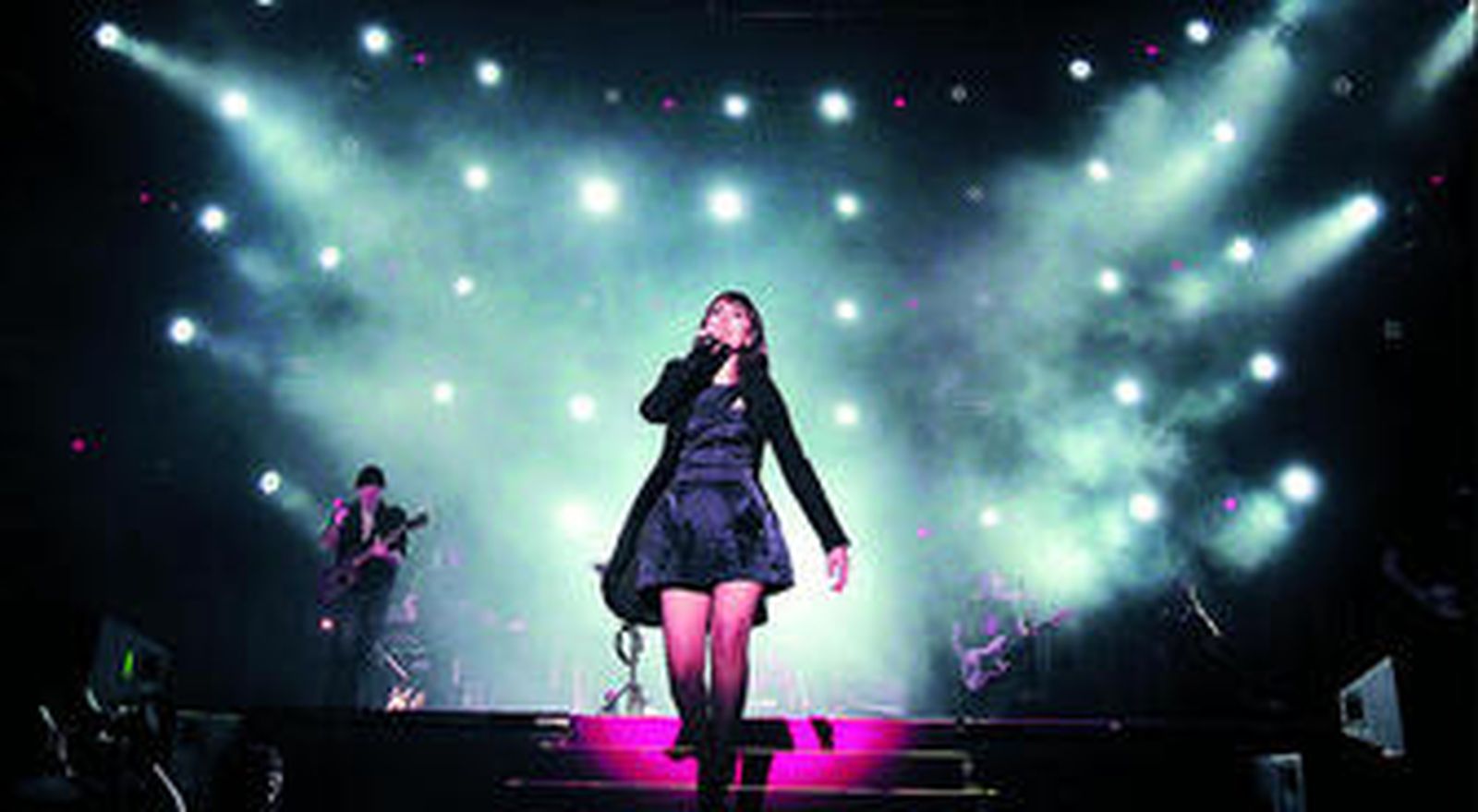 3. Joan Manuel Serrat estará '100x100' el 10 de julio en el Castillo Sohail de Fuengirola. 4. Village People: color sin prejuicios el 17 de julio en Tivoli World. 5. Roger Hodgson, ex líder de Supertramp, actuará el 15 de julio en Estepona. 6. El clásico Burt Bacharach comparecerá el 26 de julio en el Cervantes. 7. Chambao cerrará el 13 de agosto las Serenatas de la Luna Joven. 8. Katy Perry también irá al Costapop.