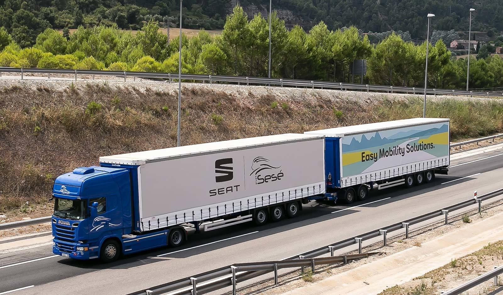 Así es el duotráiler de Seat y Grupo Sesé, un camión con casi 32 metros de largo.