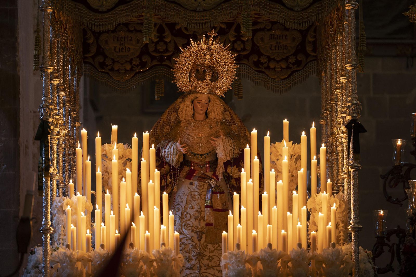 Imágenes de la salida de Misericordia en la Semana Santa de El Puerto 2025