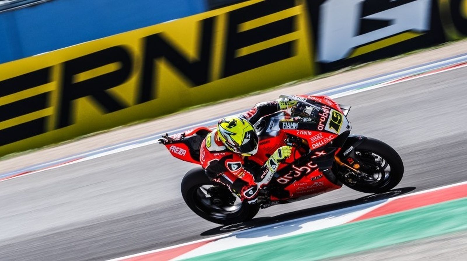 Álvaro Bautista ha pasado de tener 61 de ventaja sobre Rea a sólo 16.