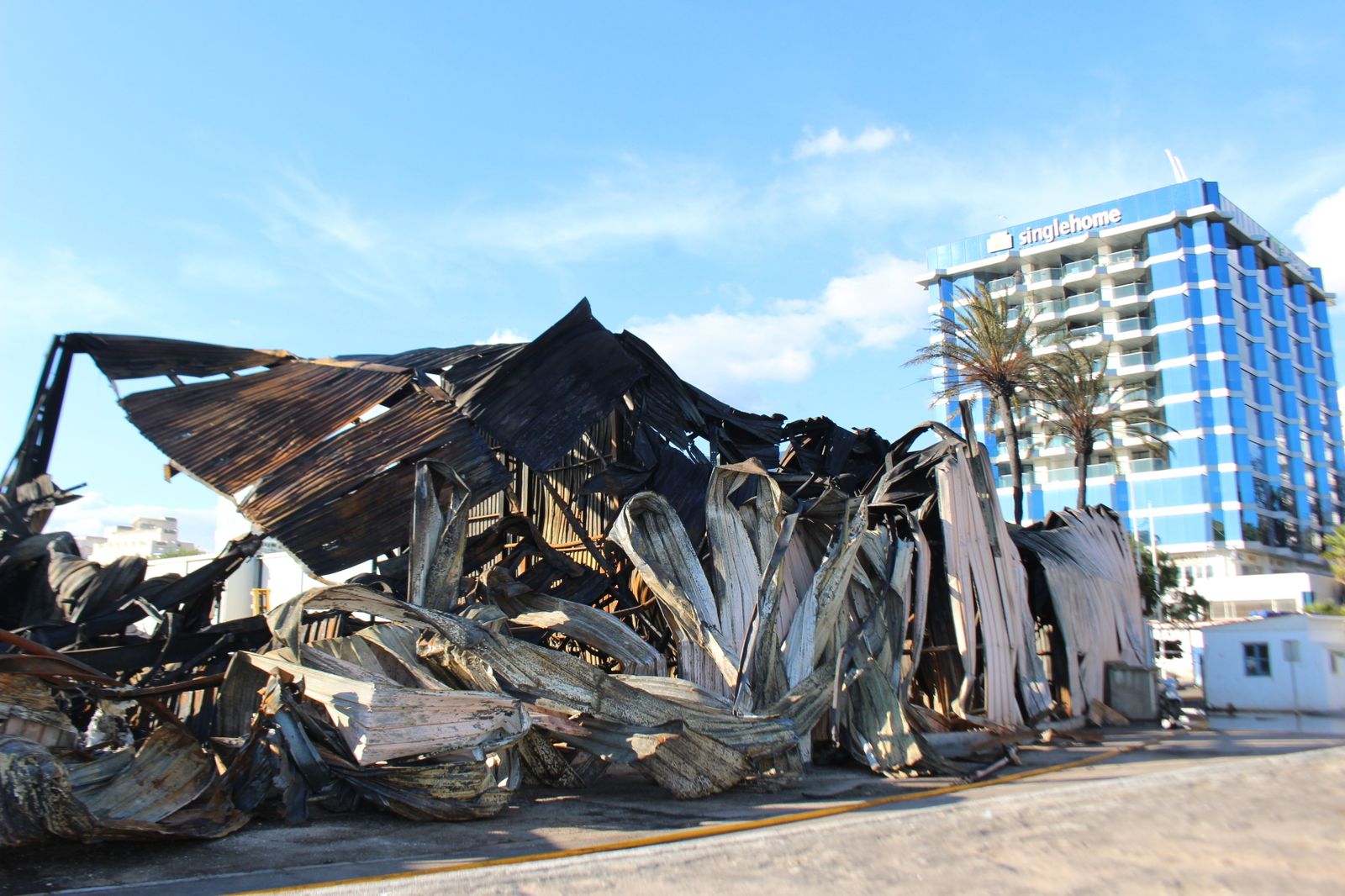 El estado en el que ha quedado la nave tras el incendio.