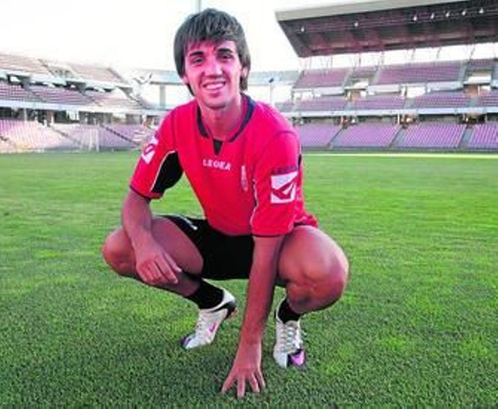 Carlos Calvo podría volver esta temporada a defender la camiseta del Granada.