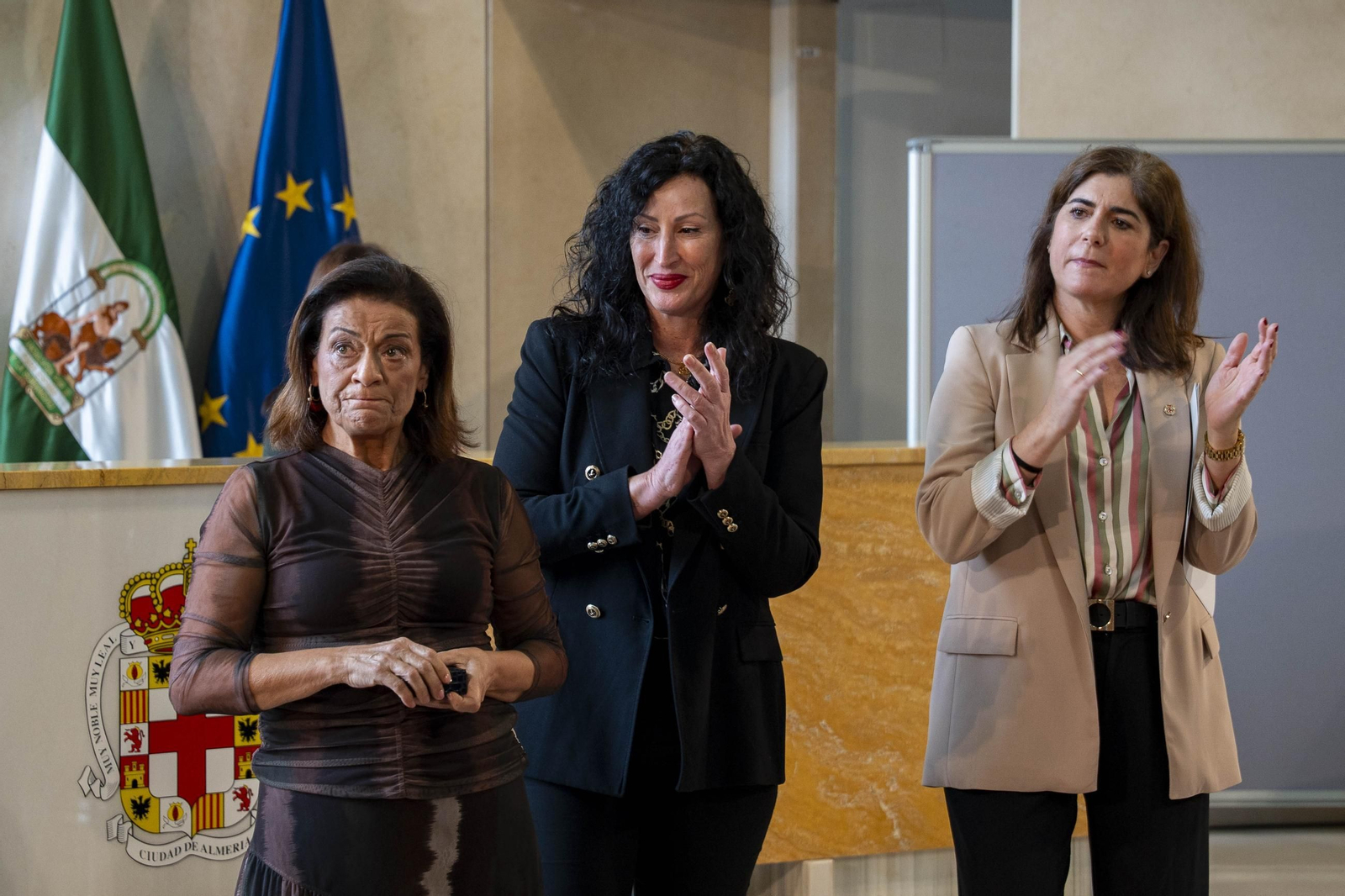 Almería rinde homenaje a su personal municipal con la imposición de los Escudos de Oro