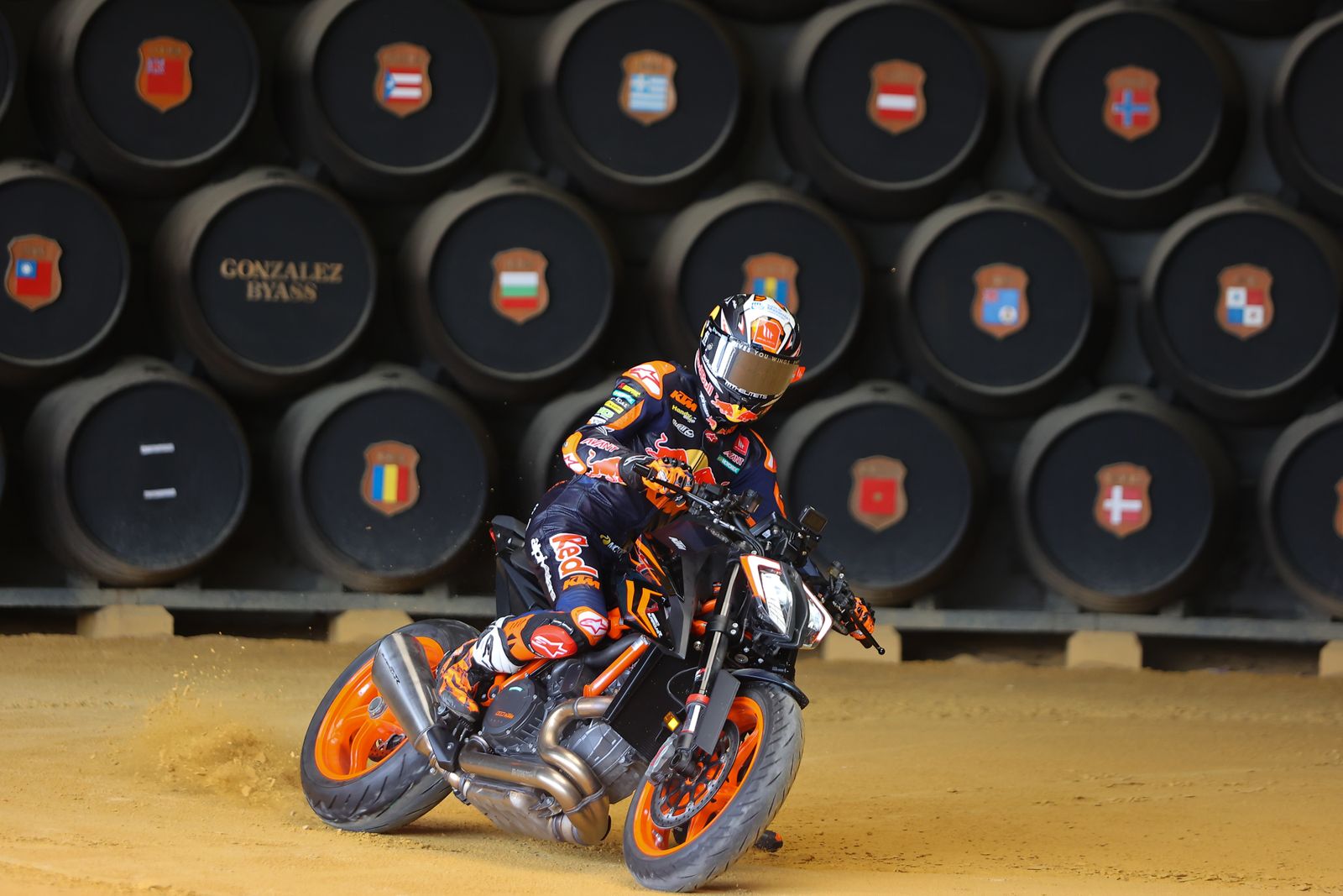 Pedro Acosta y Remy Gardner 'ruedan' en González Byass