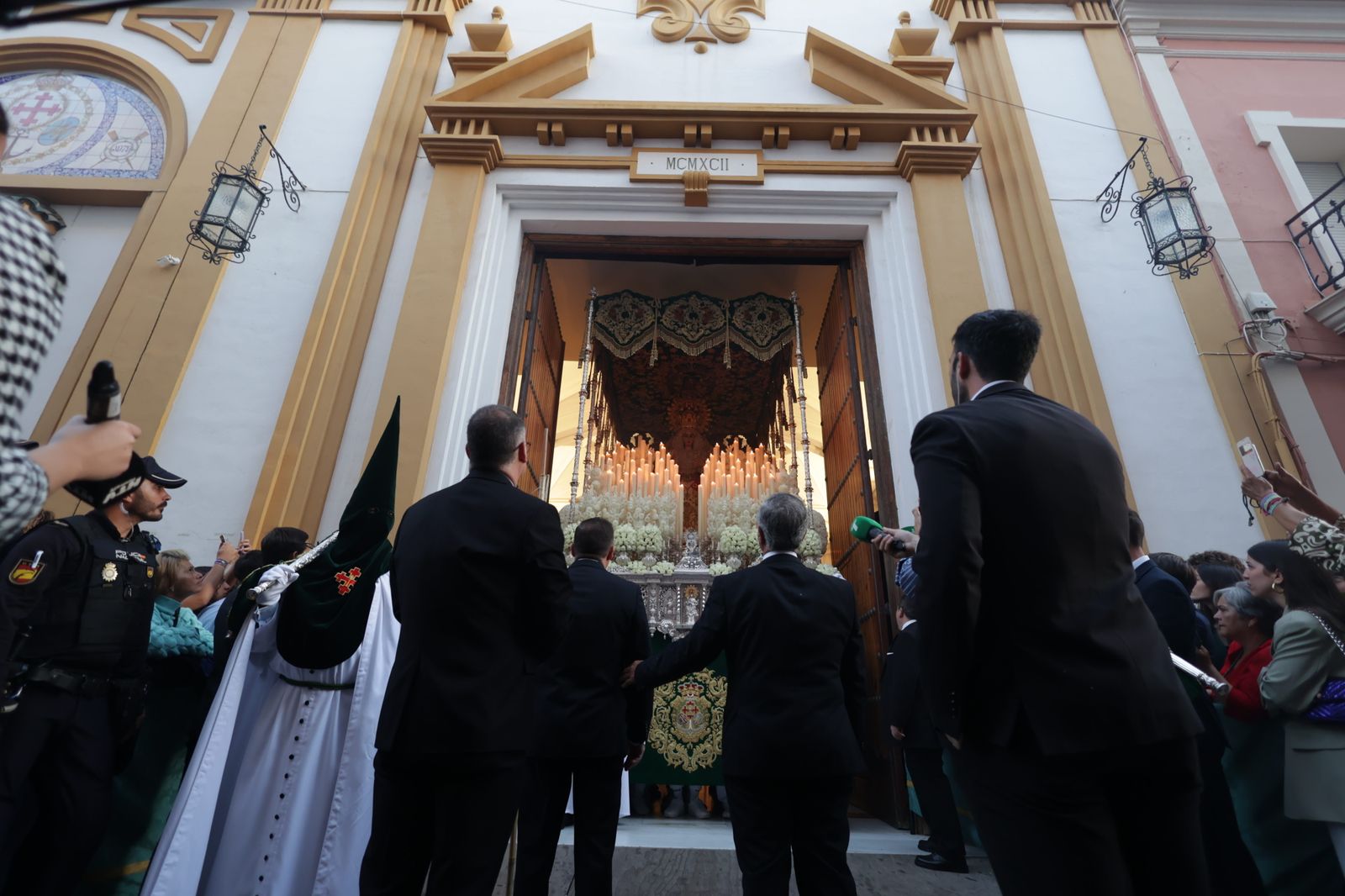 La Hermandad de la Esperanza en la Semana Santa de Huelva 2023, en imágenes