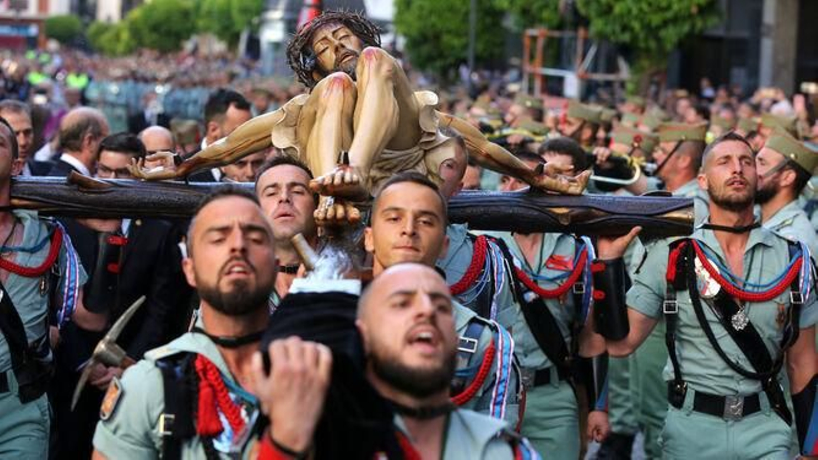 Así fue la procesión del Cristo de la Vera+Cruz acompañado por la Legión en el año 2019