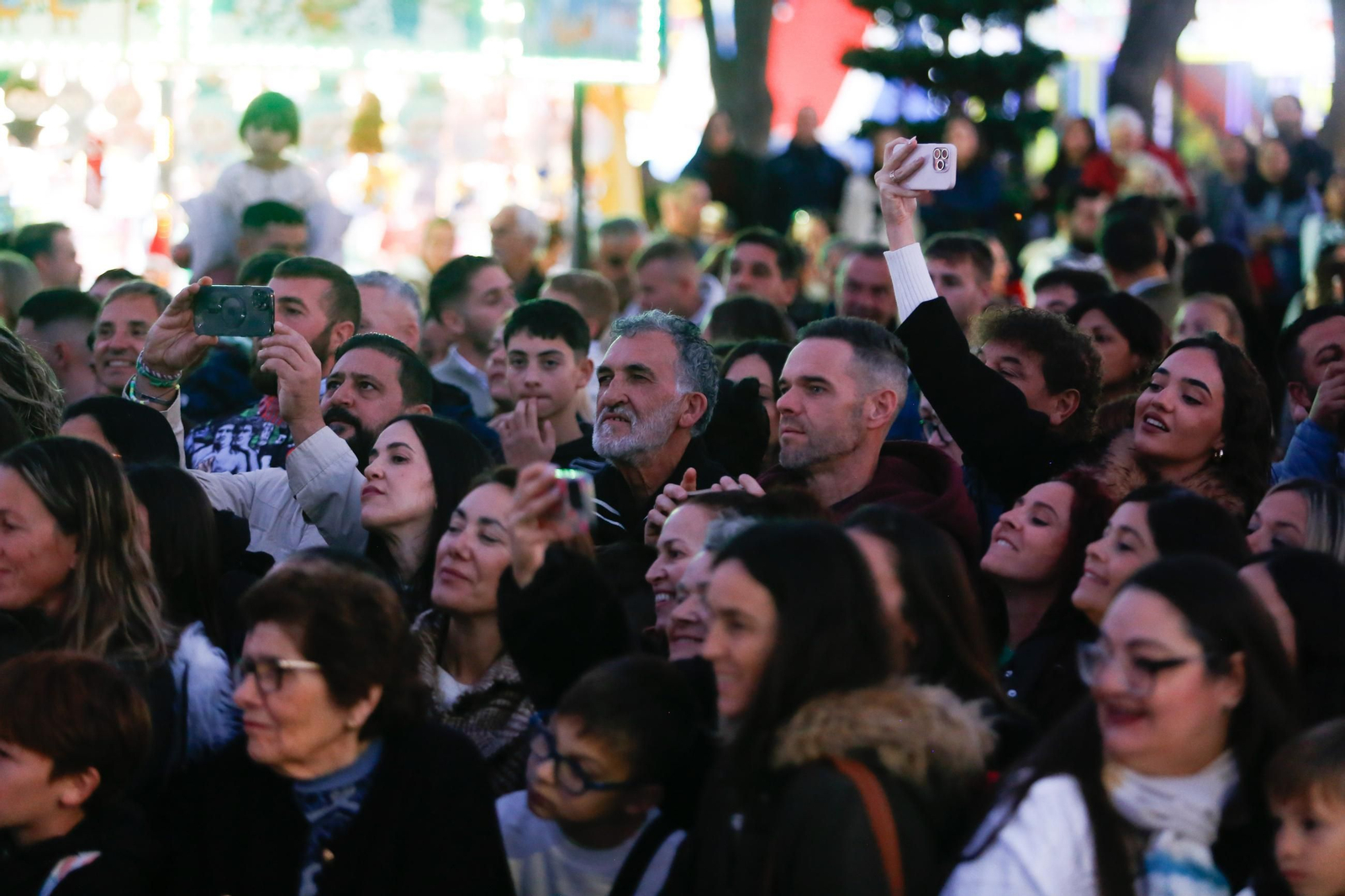 Las fotografías del encendido del alumbrado de Navidad en San Roque