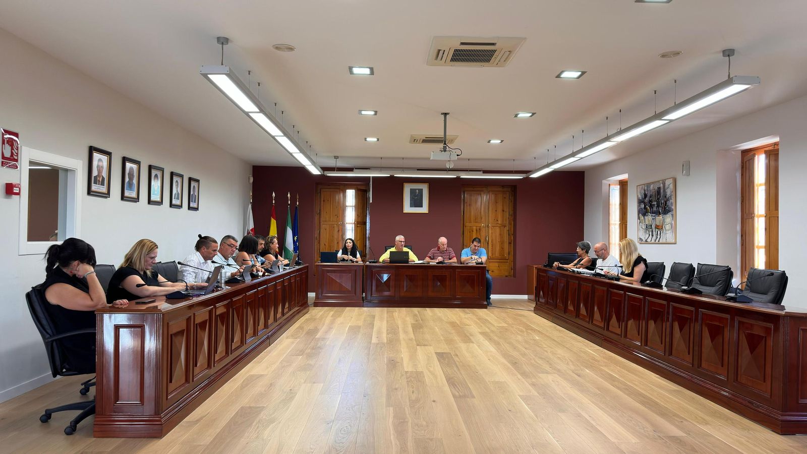 Pleno sin presencia de la oposición.