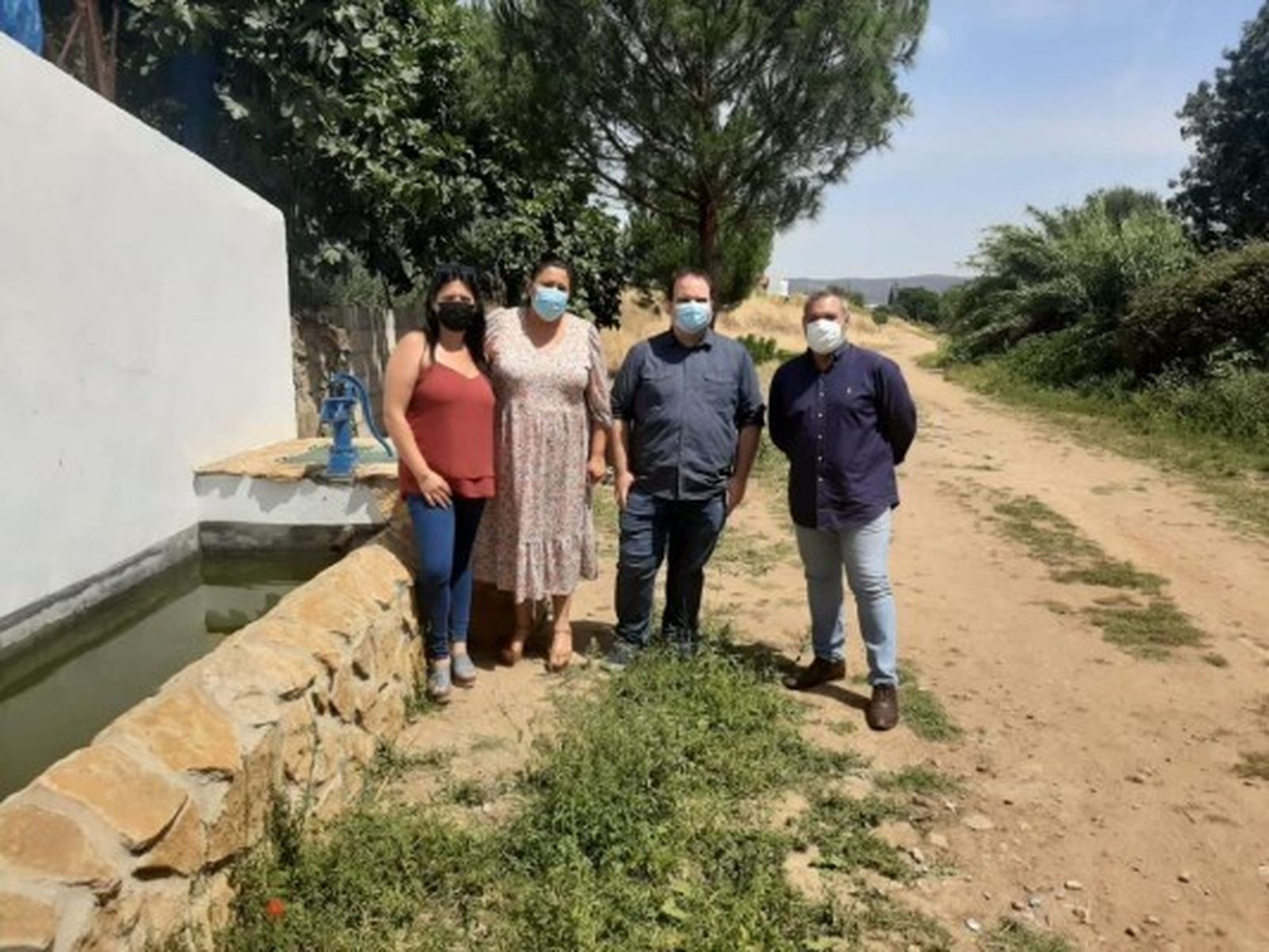 Un momento de la visita de Dolores Amo a una de las actuaciones.