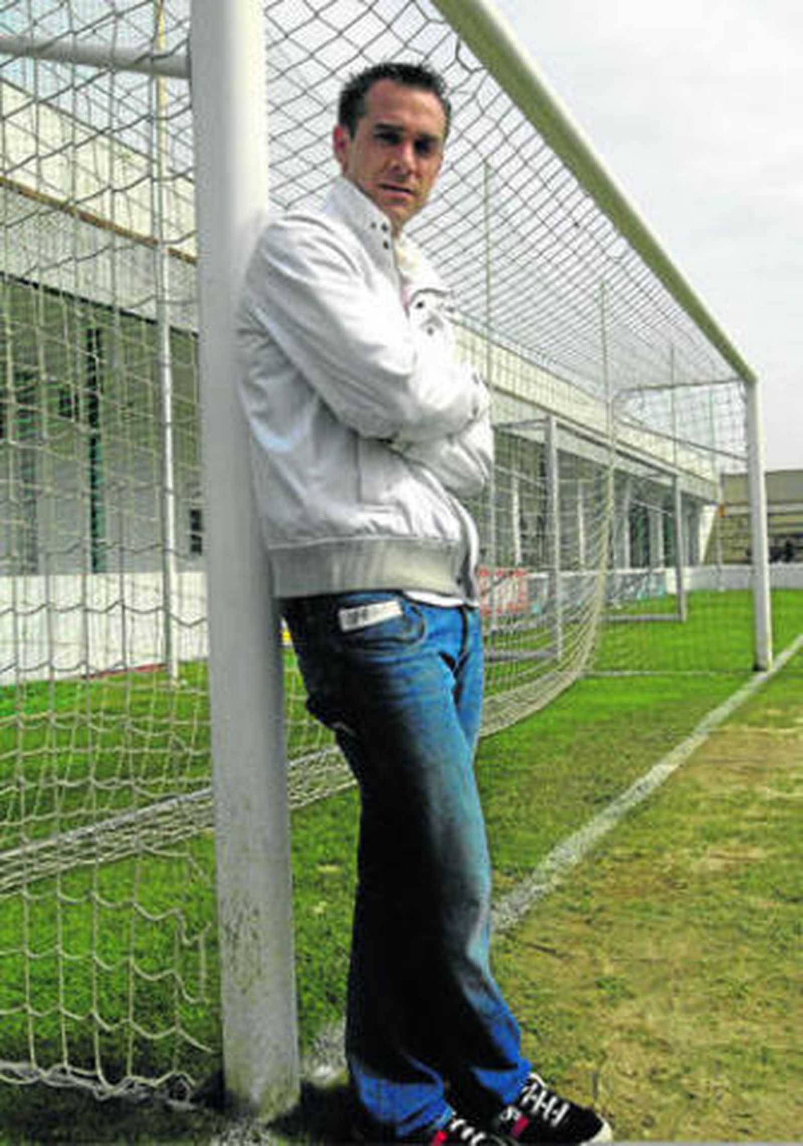 "En este Betis es muy fácil ser lateral"