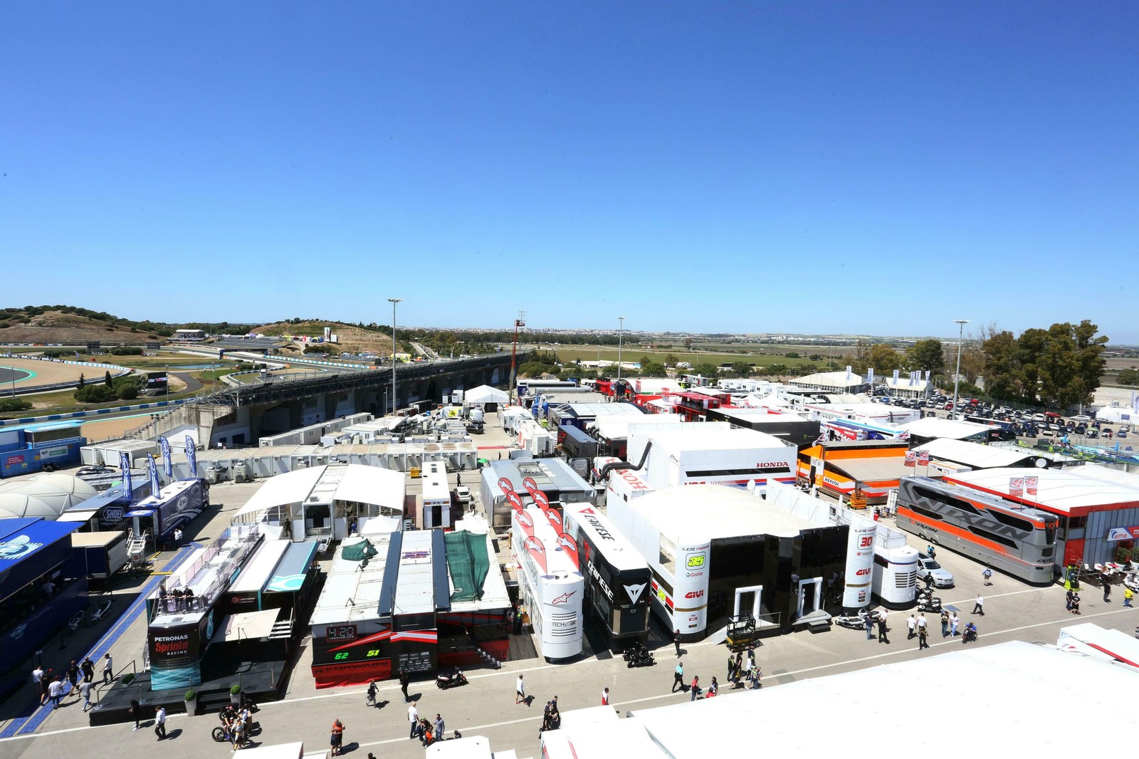 Vista del 'paddock' del Circuito de Jerez durante el Gran Premio de Motociclismo Vista del 'paddock' del Circuito de Jerez durante el Gran Premio de Motociclismo