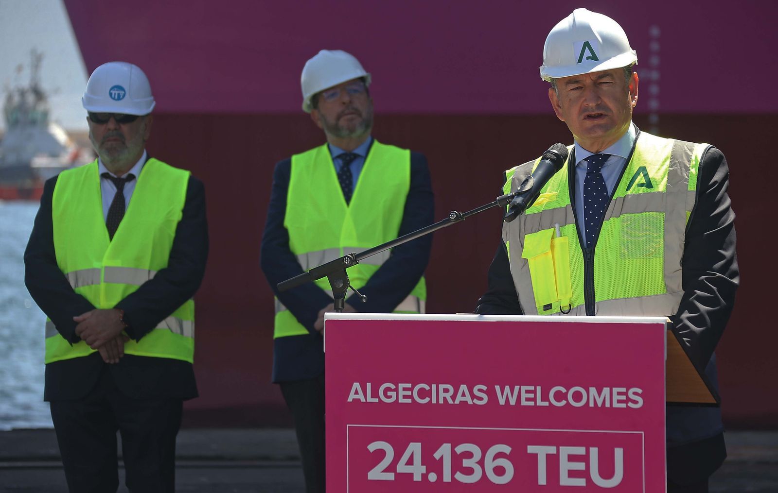 Fotos de la visita del buque ' One Innovation', el tercer portacontenedores más grande del mundo, en Algeciras