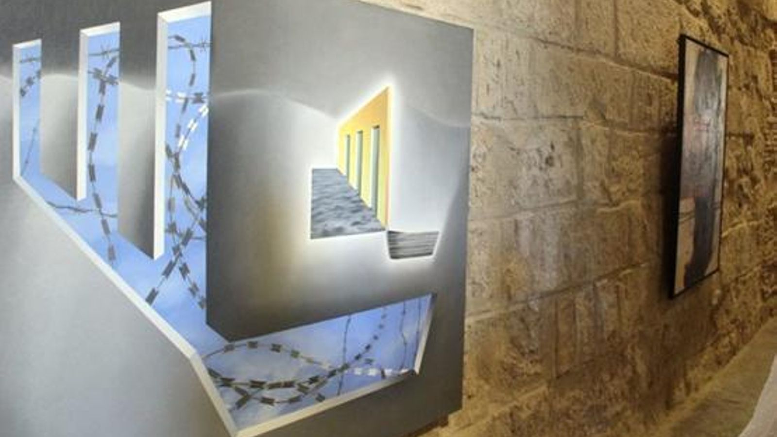 La exposición 'Éxodo' en el castillo de Tarifa.