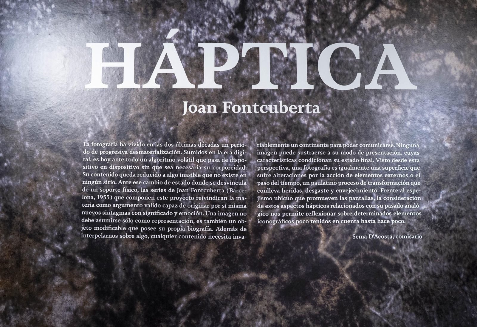 El comisario Sema D'Acosta y el artista Joan Fontcuberta presentan la exposición Háptica de la Fundación Unicaja