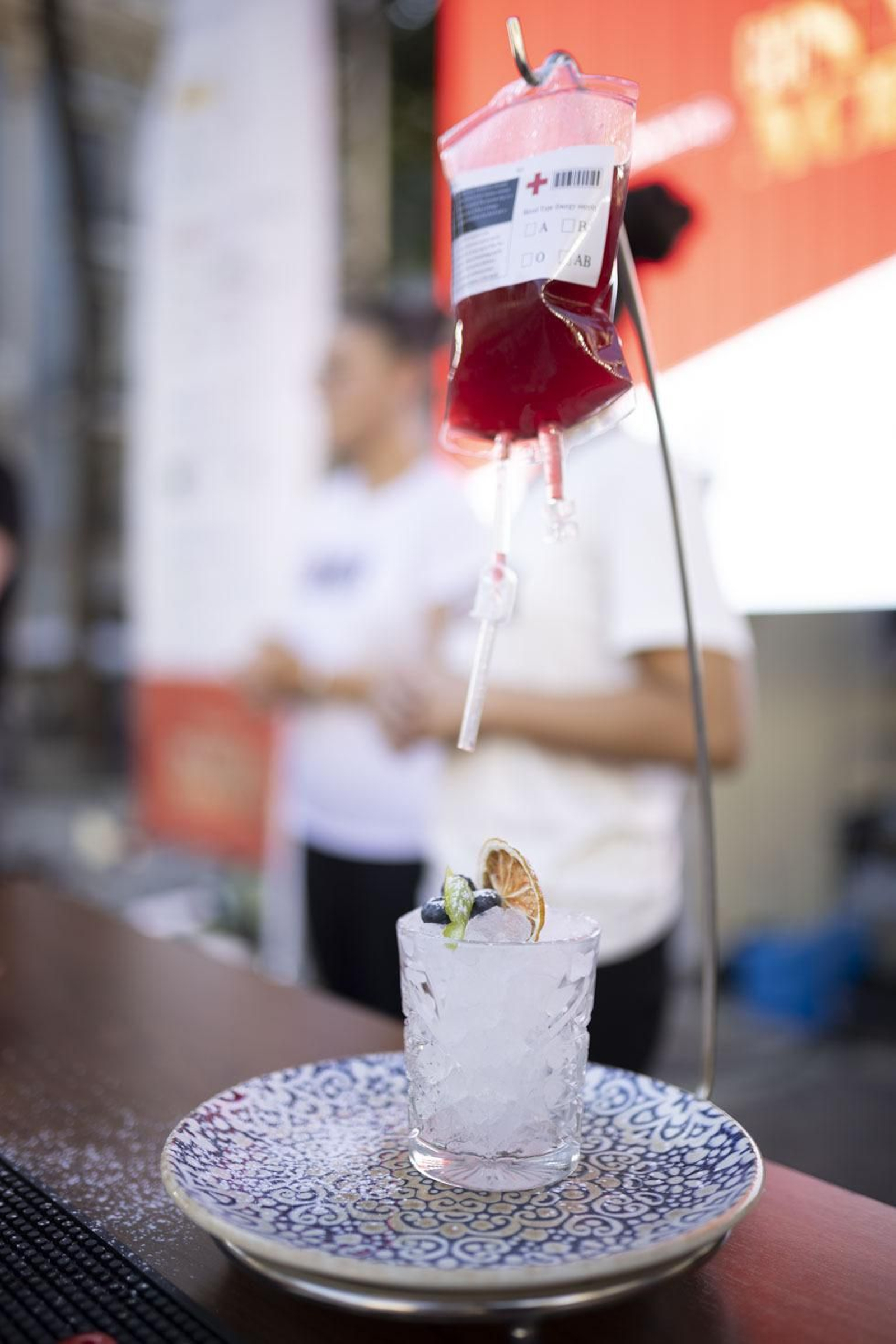 El Bar Berlín muestra su "coctelería cervecera" en la Plaza de las Monjas