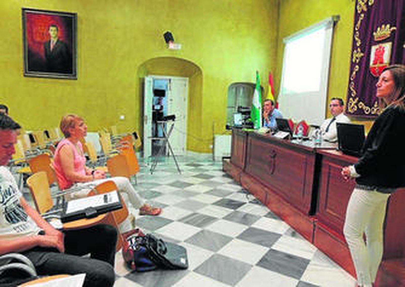 María del Mar Cerbán, en primer término, junto a los ponentes.