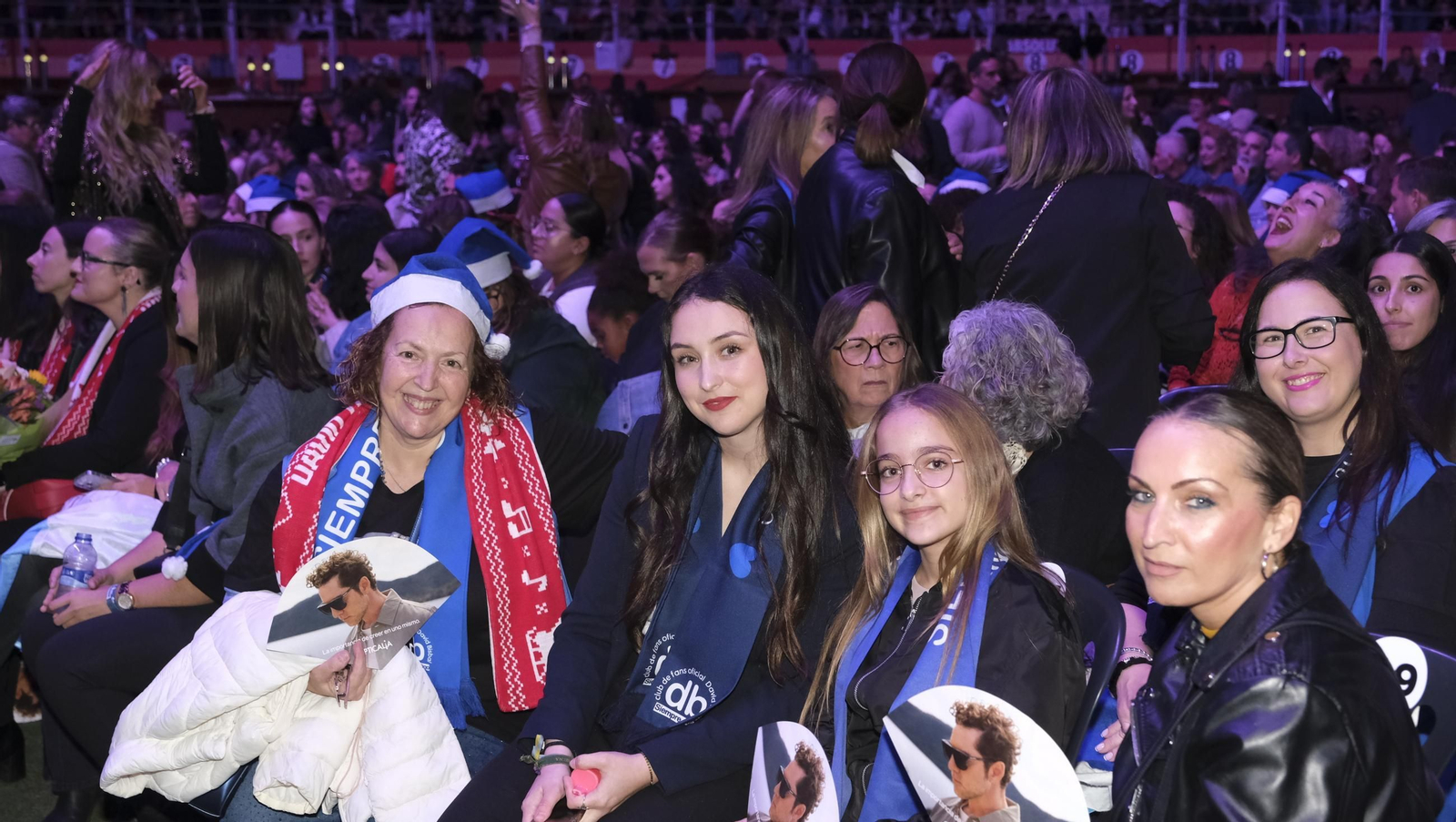 David Bisbal enamora a su Almería en el inicio de la gira 'Todo es Posible en Navidad', en fotografías