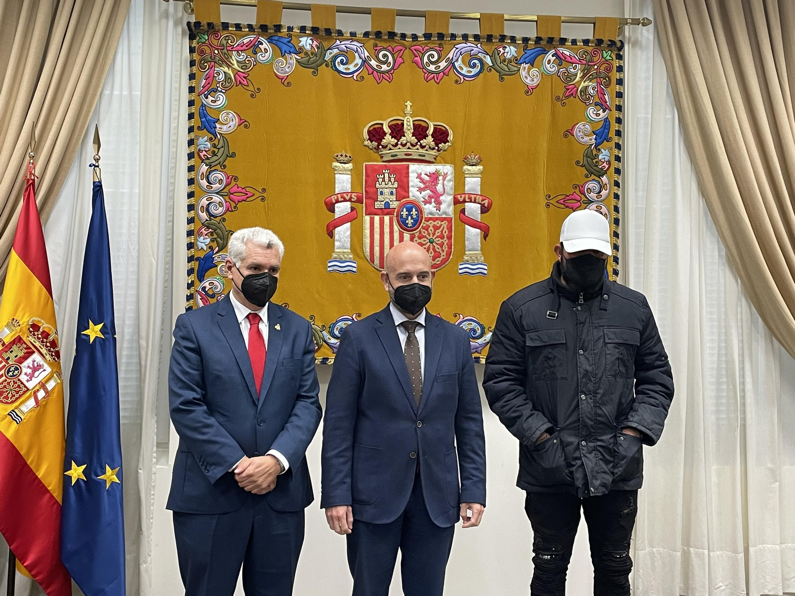 El sudelegado del Gobierno, el hermano mayor de El Rico y el preso que será liberado el Miércoles Santo.