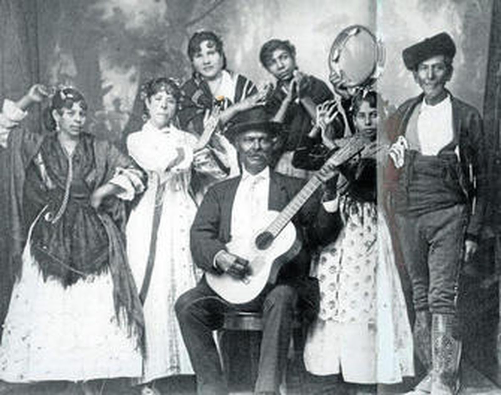 La zambra del Cujón, primer grupo flamenco granadino de esas características.