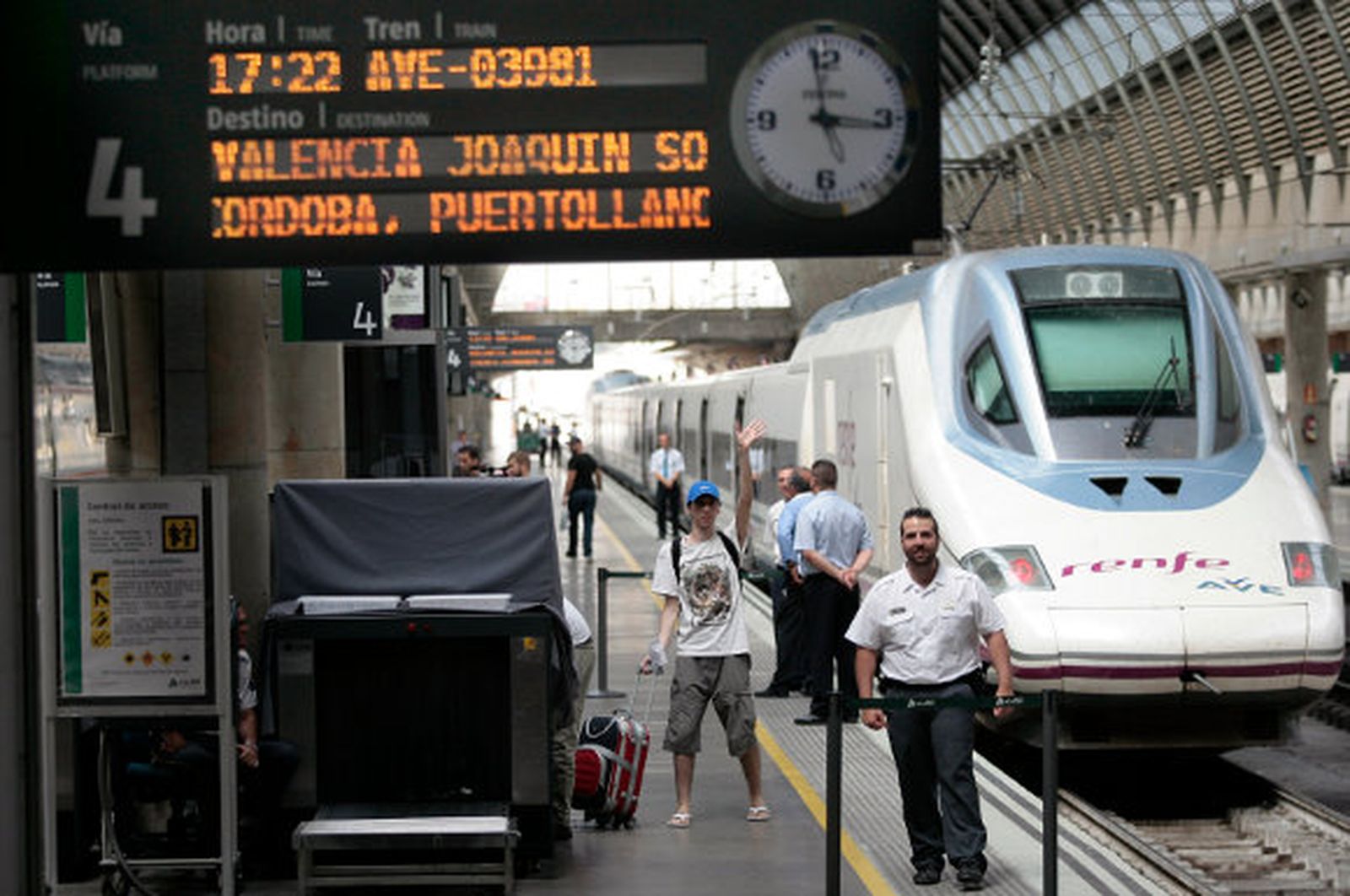 Renfe vende más de 2.000 billetes de los nuevos AVE directos Sevilla-Valencia