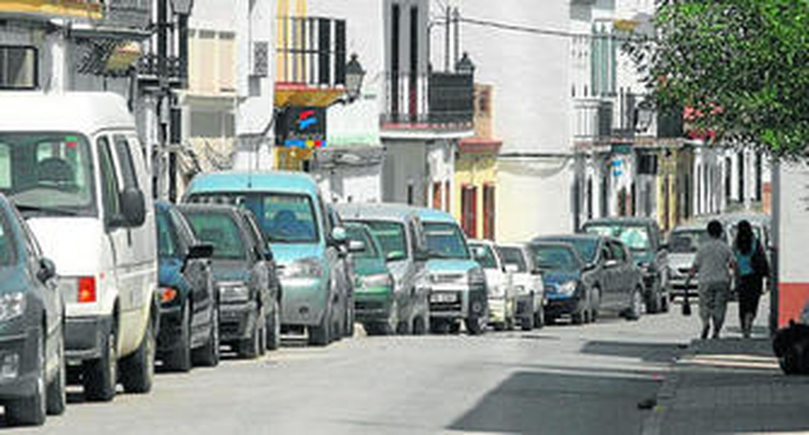 Una calle de El Palmar de Troya, situada a 14 kilómetros del ayuntamiento de Utrera.