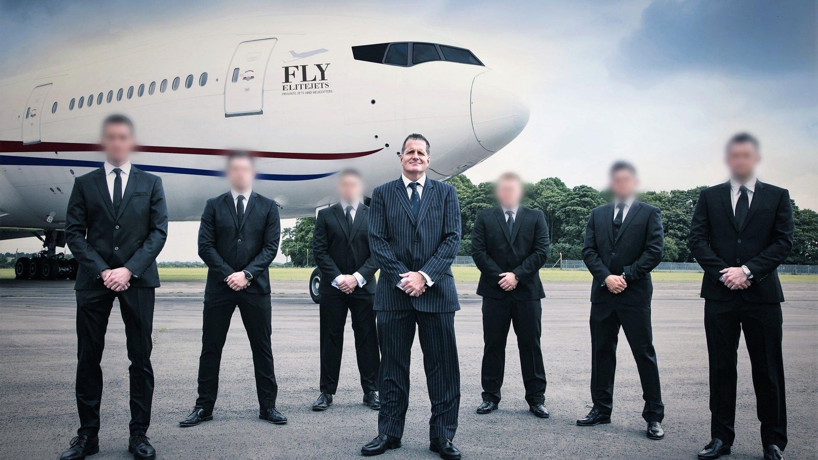 Uno de los equipos de seguridad de Fly Elite Jets