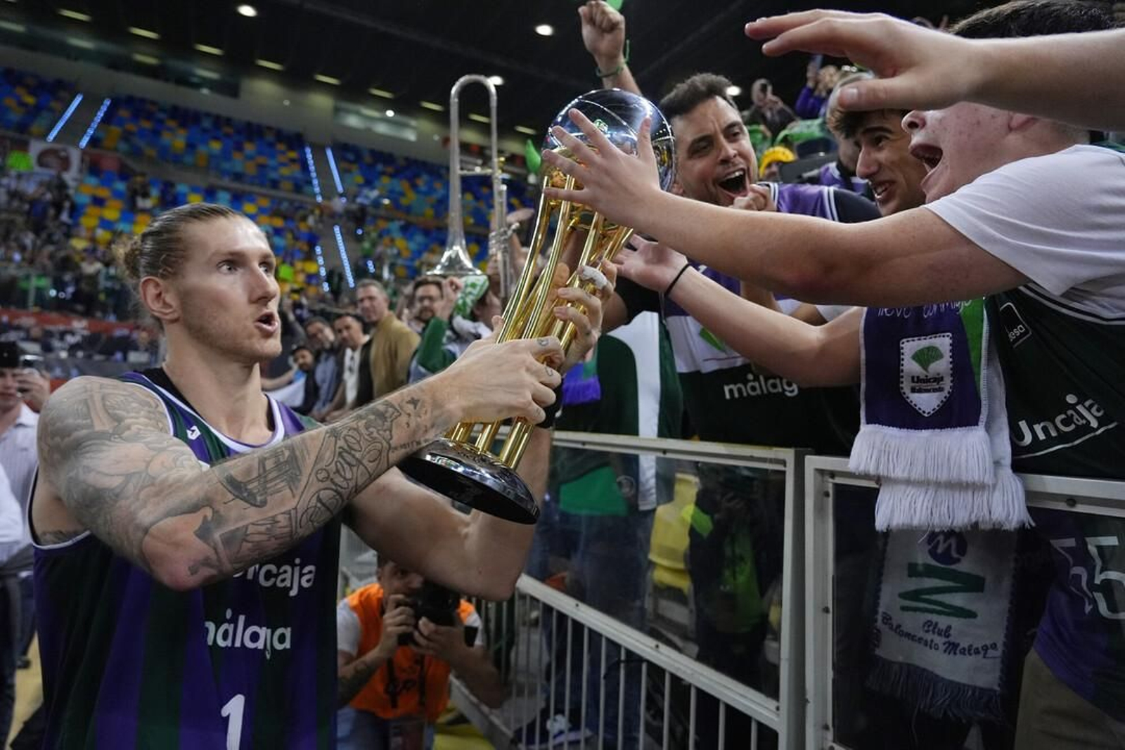 El Unicaja, campeón de Copa: Todas las imágenes del partido, la fiesta y la llegada a Málaga