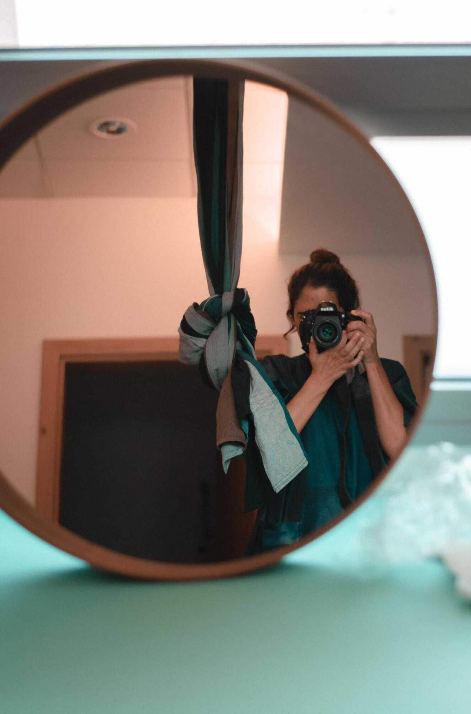 Sara Fisher tras la cámara.