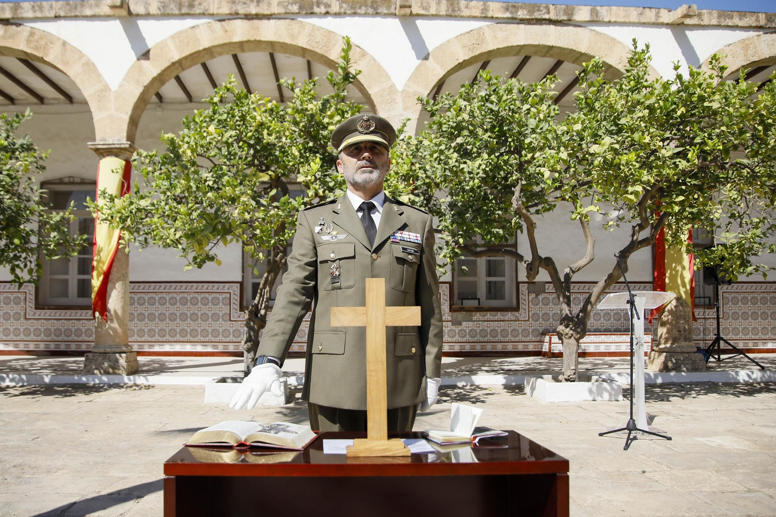 El coronel José ManuelLupianiCastellanos en el momento del Juramento de su nuevo cargo.
