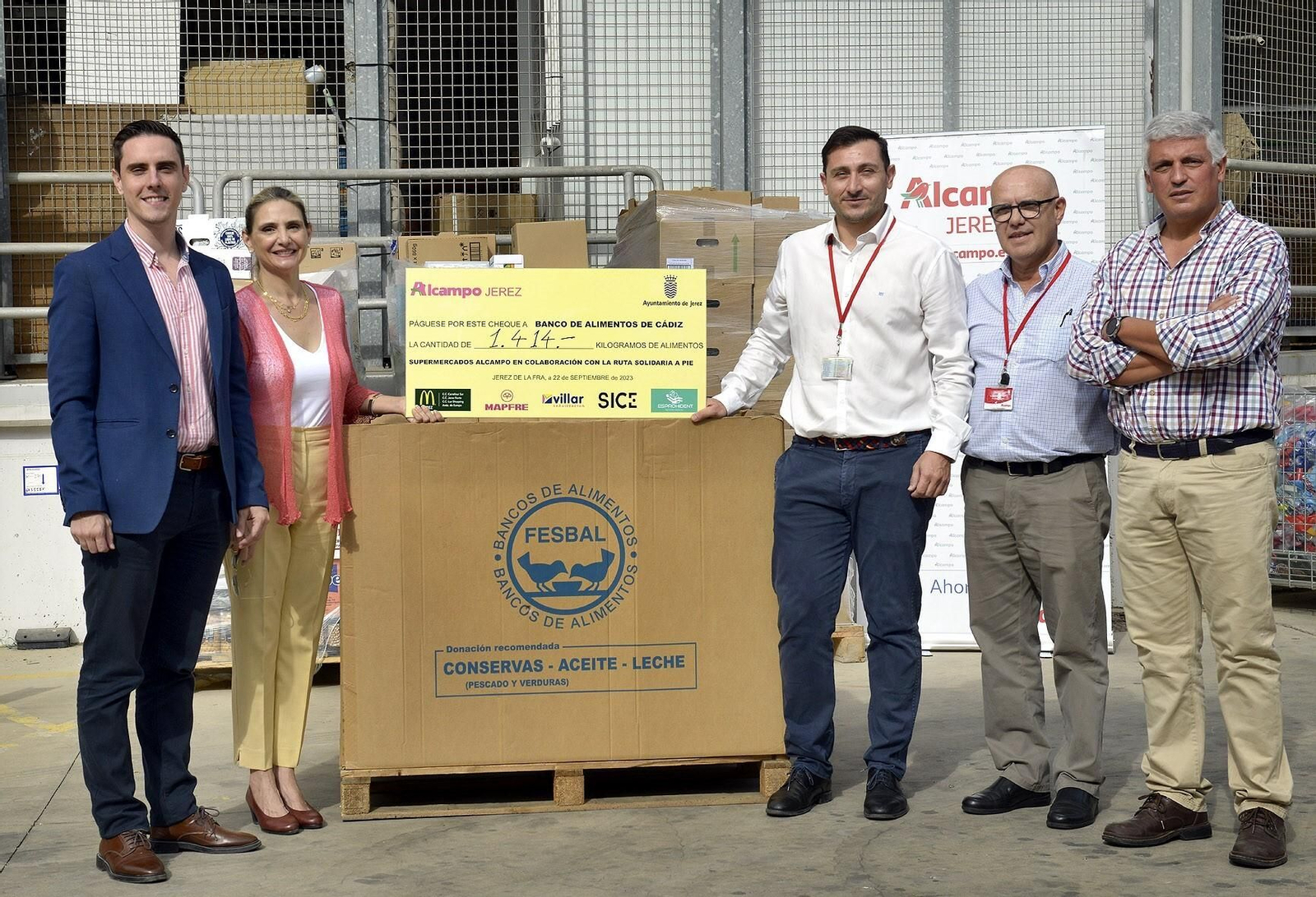 Entrega de la donación de Alcampo al Banco de Alimentos. Entrega de la donación de Alcampo al Banco de Alimentos.