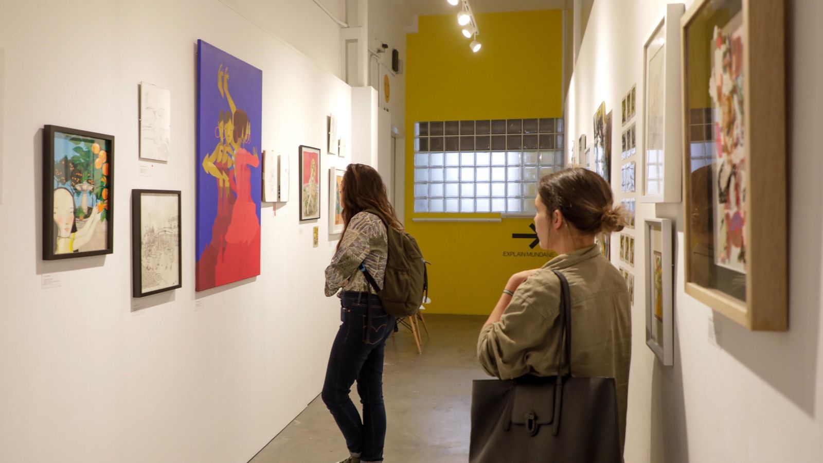 Parte de la exposición en la que se muestran bocetos y el proceso creativo.