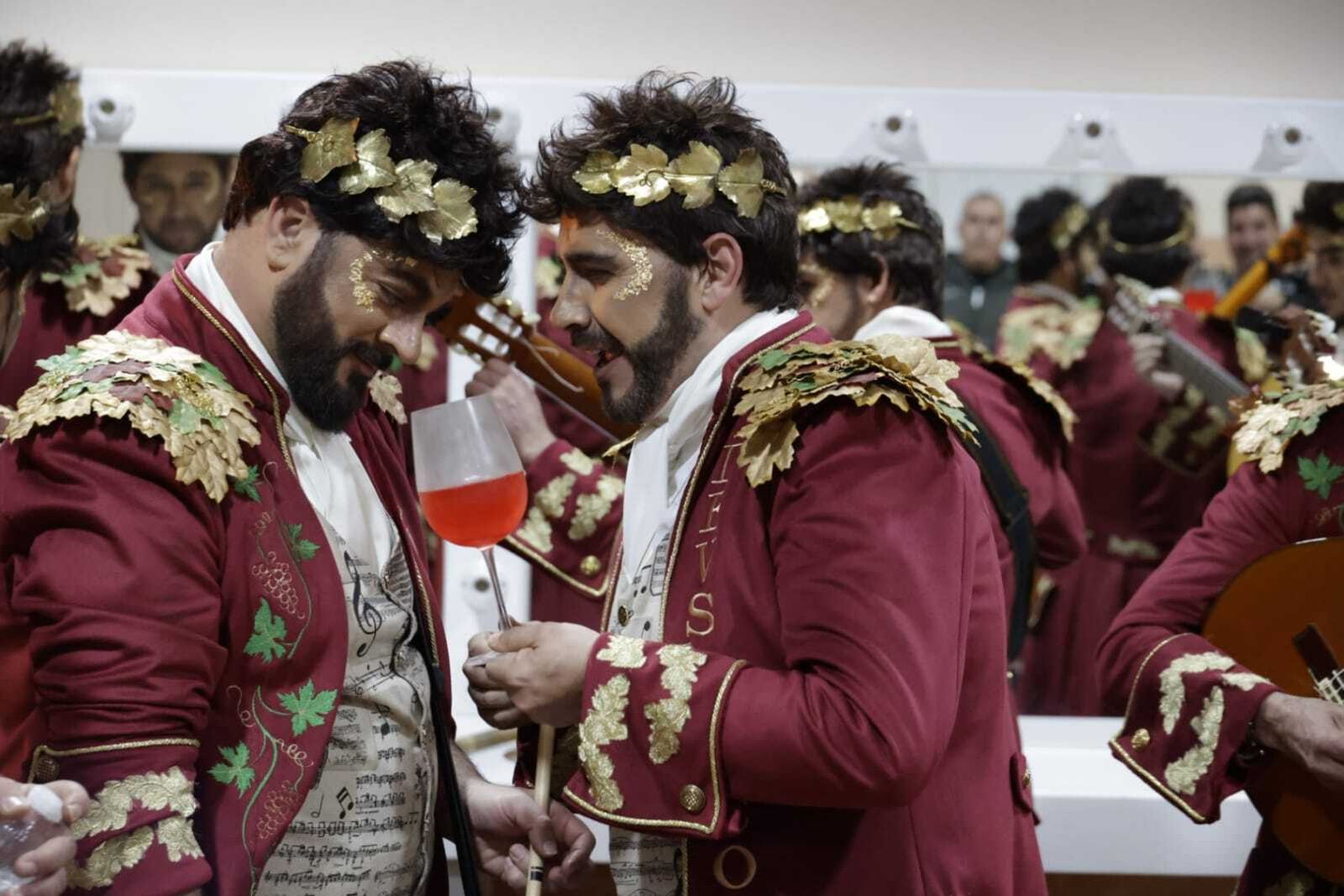 Comparsa Los borracheras en camerinos