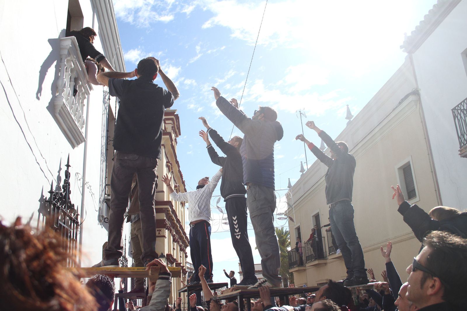 Imágenes de las tiradas en honor a San Antonio Abad en Trigueros