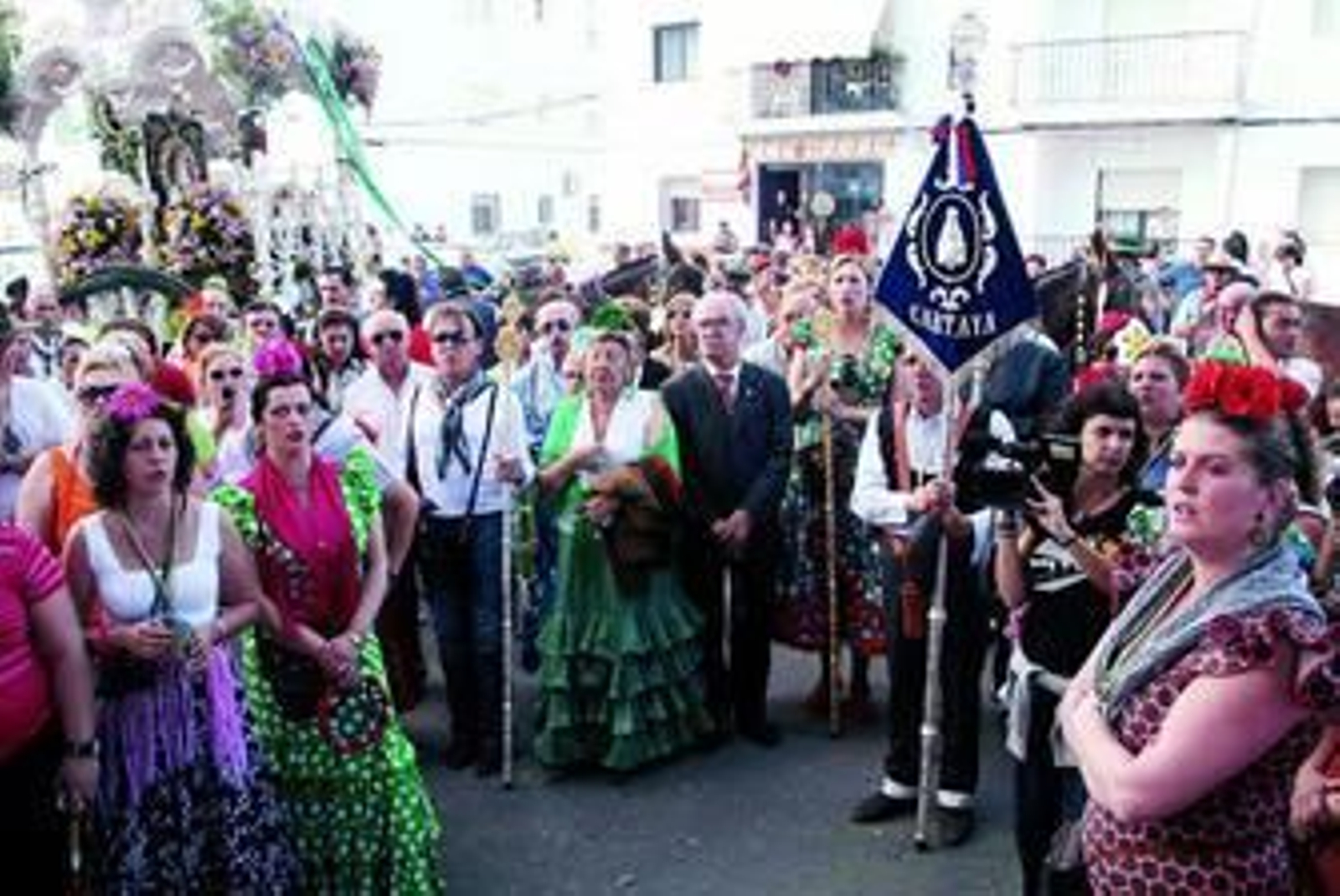 La Hermandad de Ayamonte a su paso por Cartaya donde se le unió un centenar de romeros de la pro-asociación cartayera.