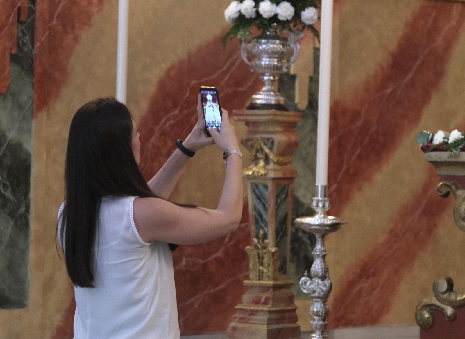 La despedida de la Virgen de la Merced de Córdoba antes de su restauración, en imágenes