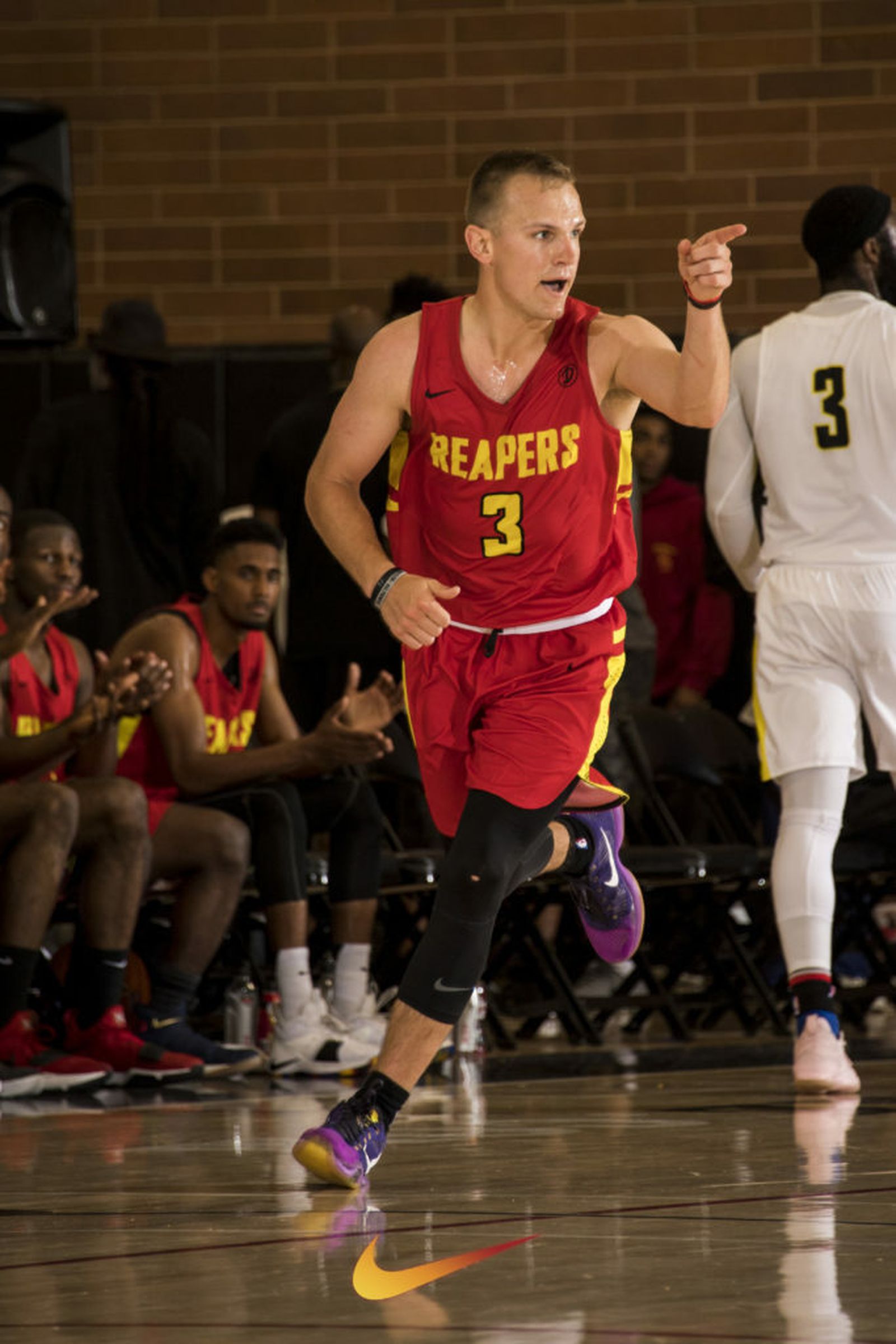 Johnny Dee, en un partido de la Drew League.