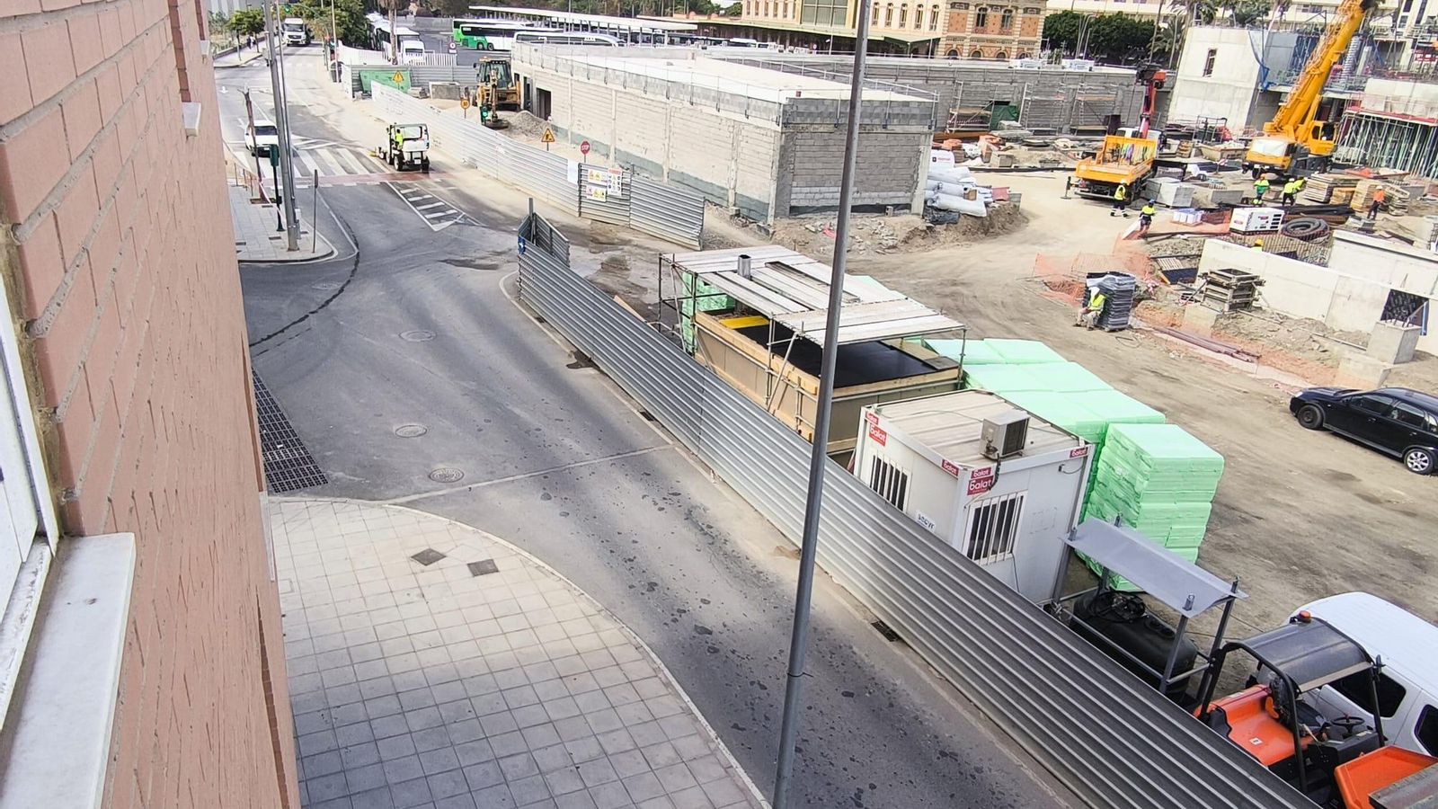 Distancia de apenas 15 metros con el generador y el tanque de combustible.