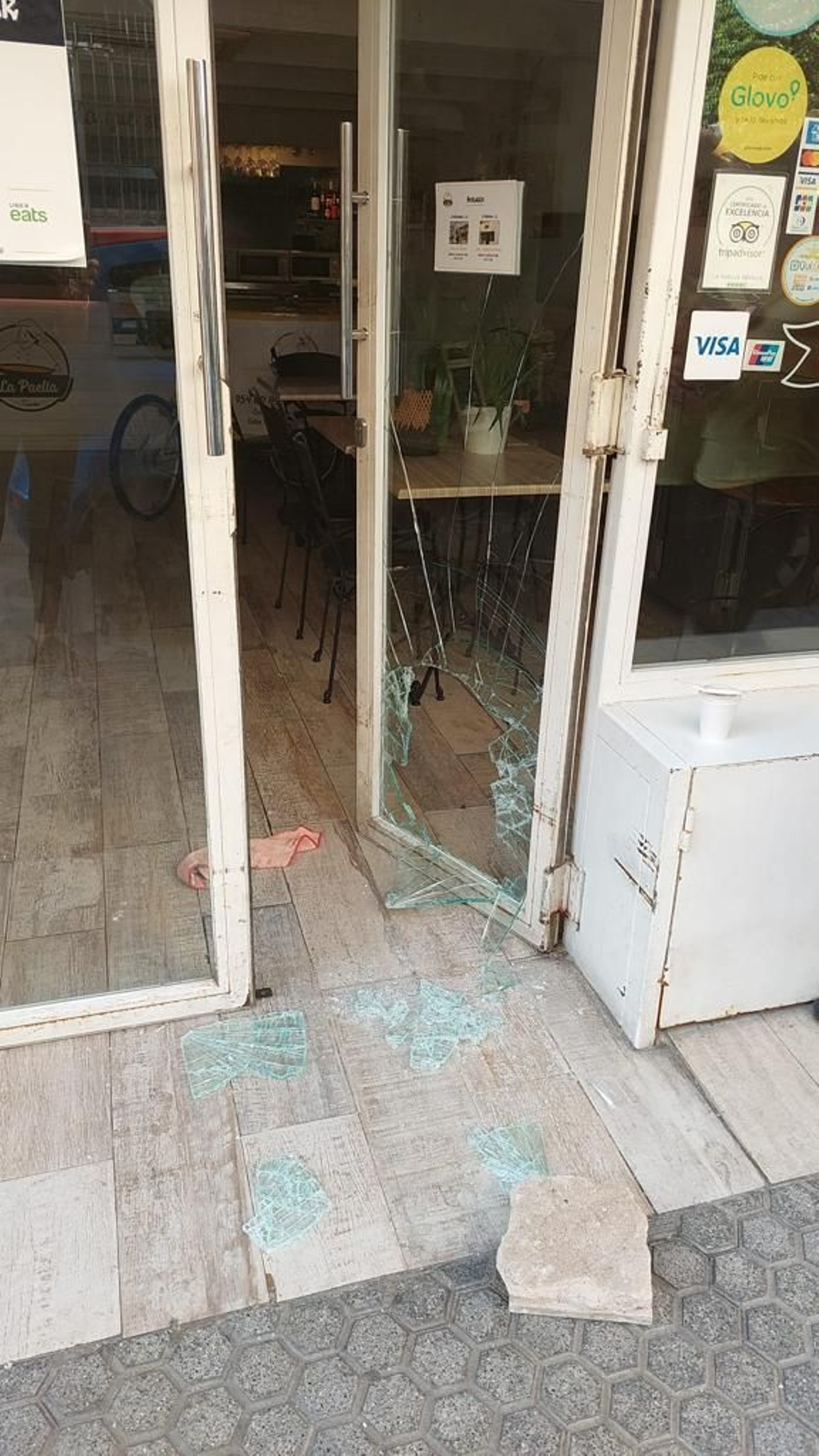 Piedra con la que rompieron el cristal de La Paella.