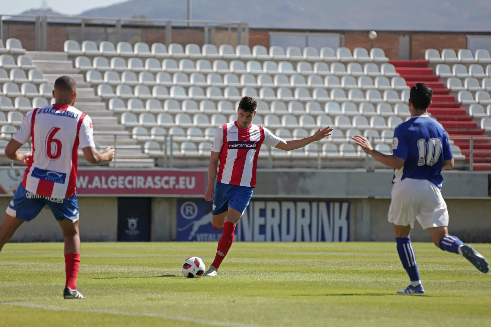 El albirrojo Cerpa, el pasado domingo ante el Xerez CD. El albirrojo Cerpa, el pasado domingo ante el Xerez CD.