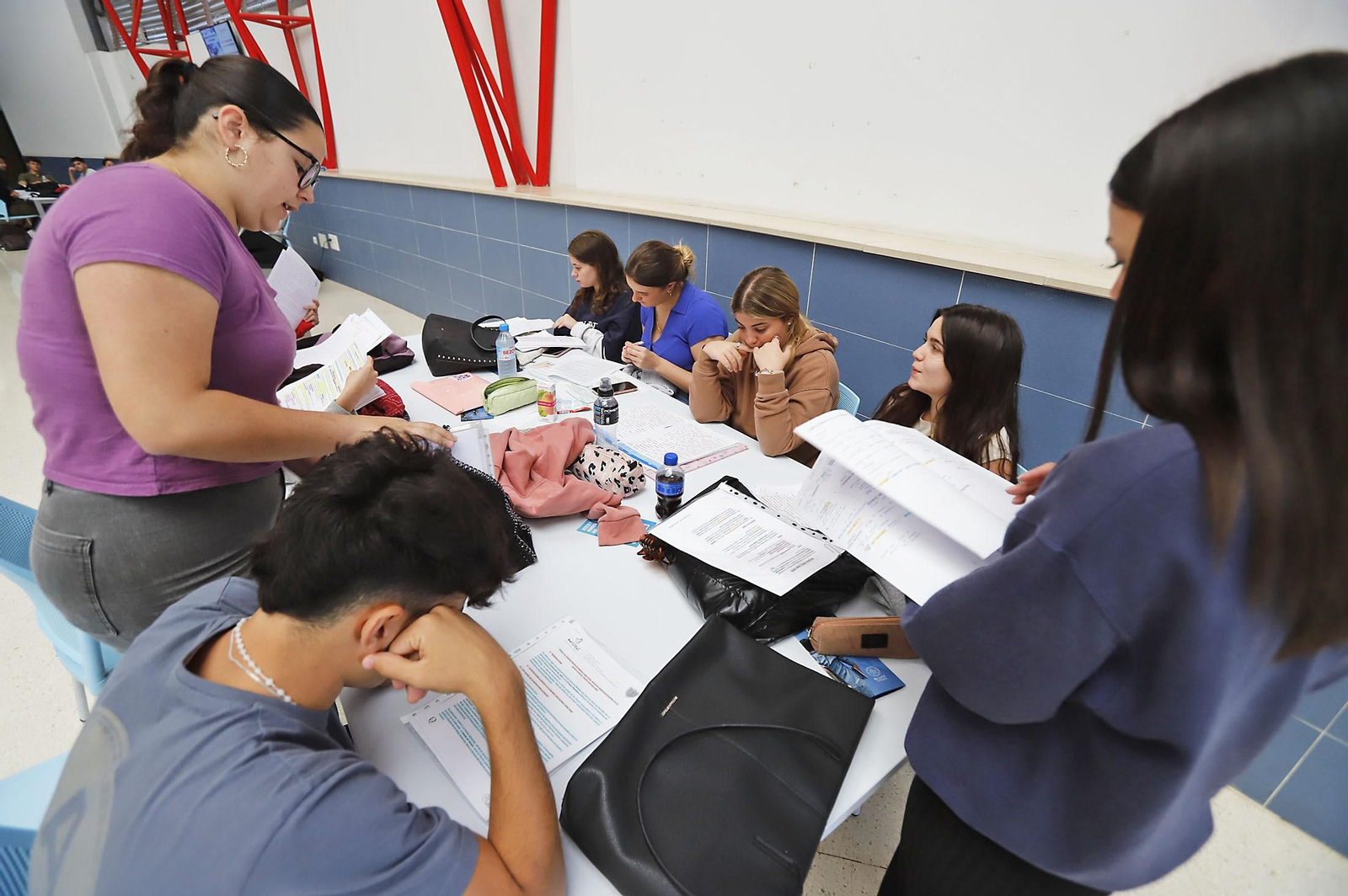 Imágenes del comienzo de las pruebas de evaluación para el acceso a la universidad en Huelva