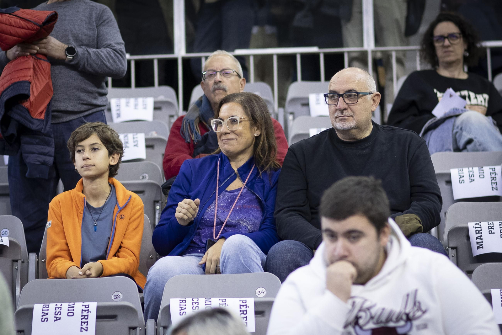 Encuántrate en la grada durante el Covirán Granada-Real Madrid