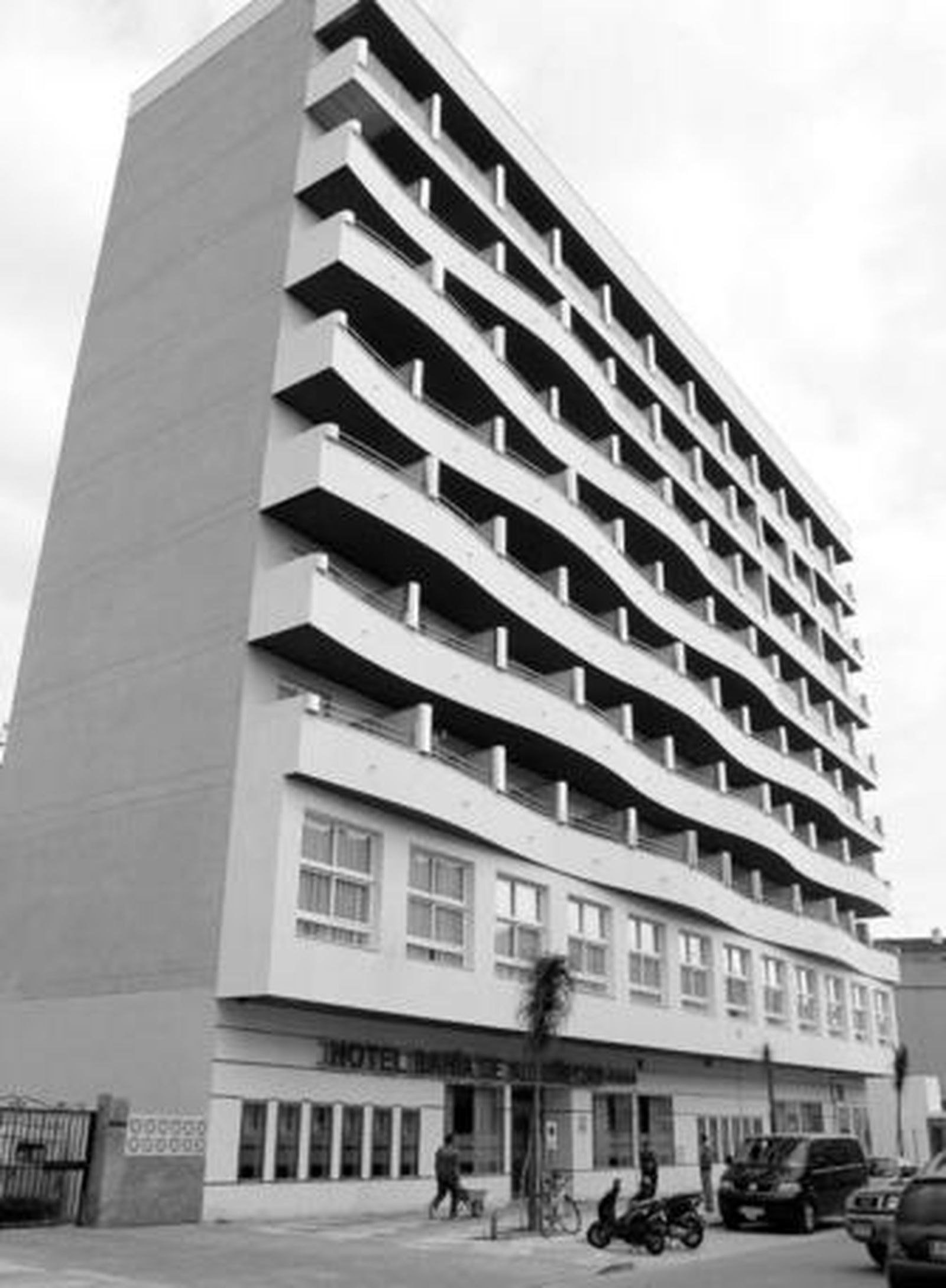 La imponente figura del hotel, que estuvo en el centro de la polémica antes incluso de su inauguración.