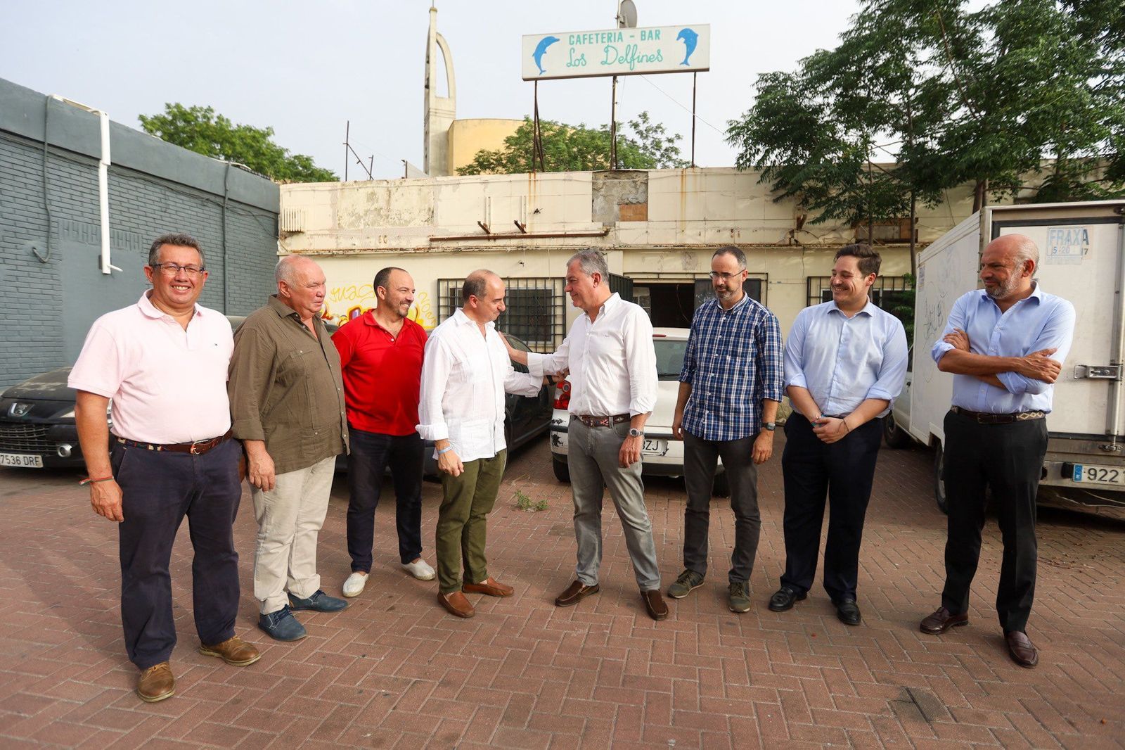 Sanz y el hermano mayor ante el que será el nuevo local