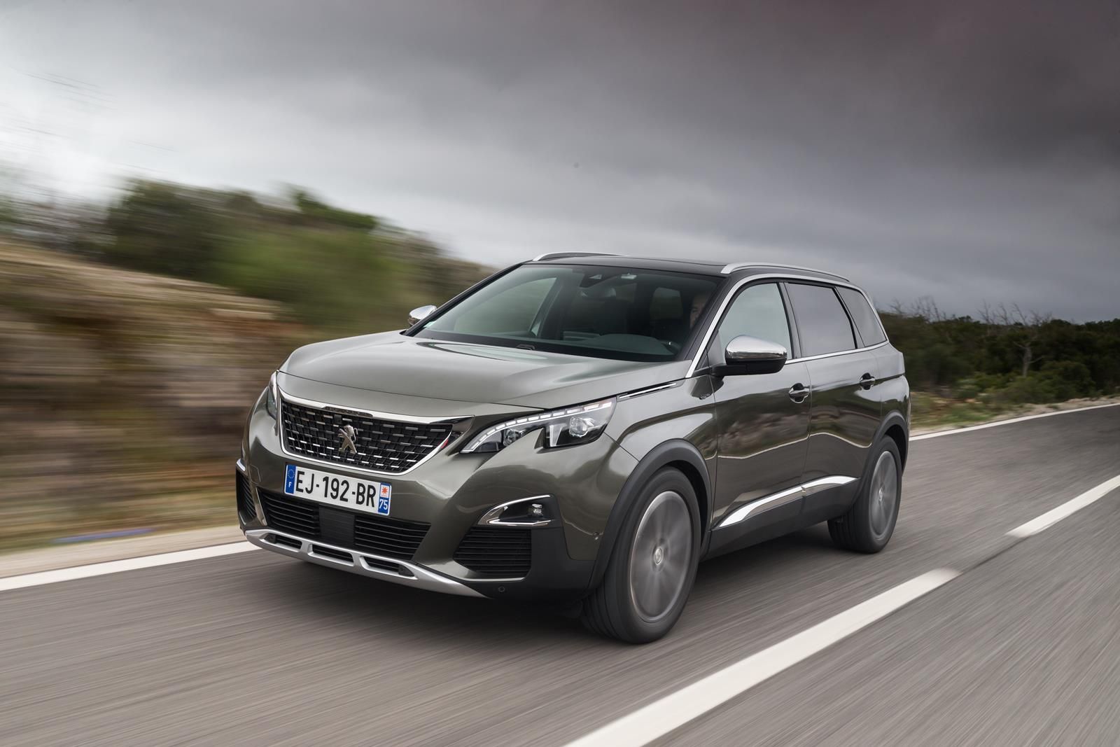 El nuevo Peugeot 5008 ya está a la venta.